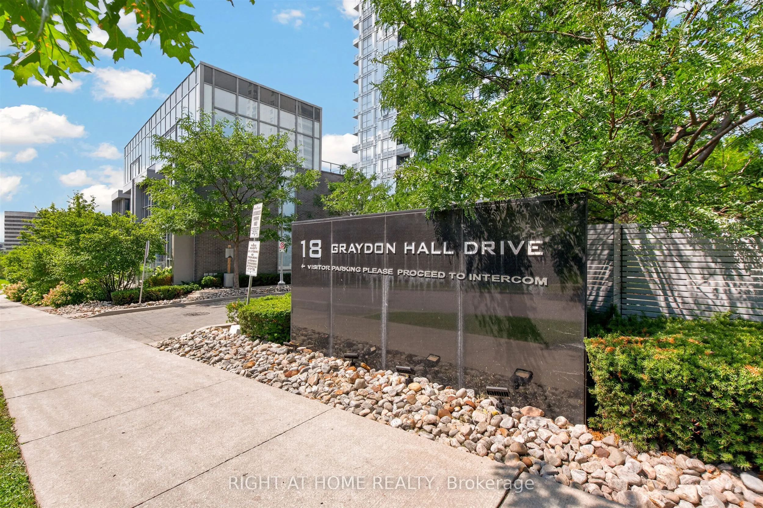 18 Graydon Hall Drive #509