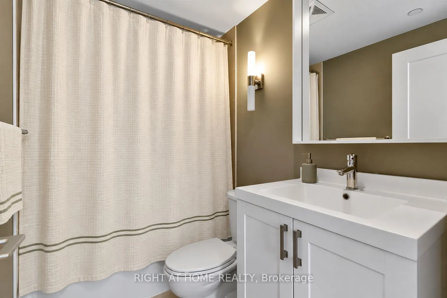18 Graydon Hall Drive #509