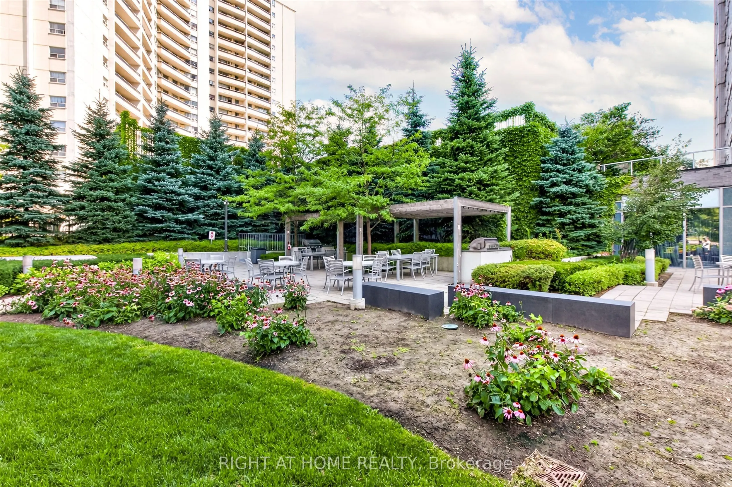 18 Graydon Hall Drive #509