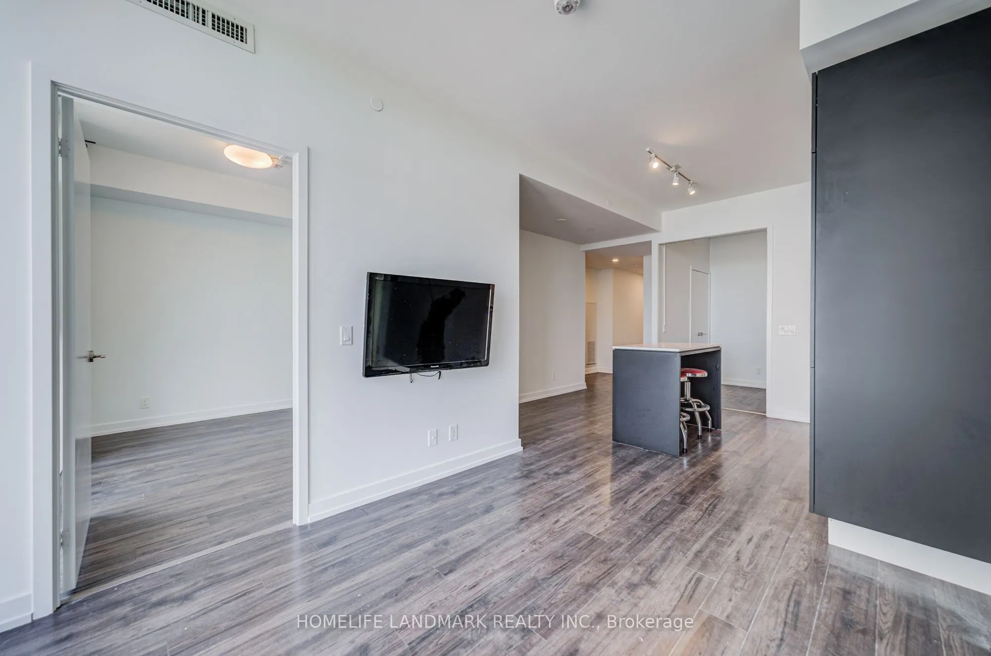 33 Helendale Avenue #601