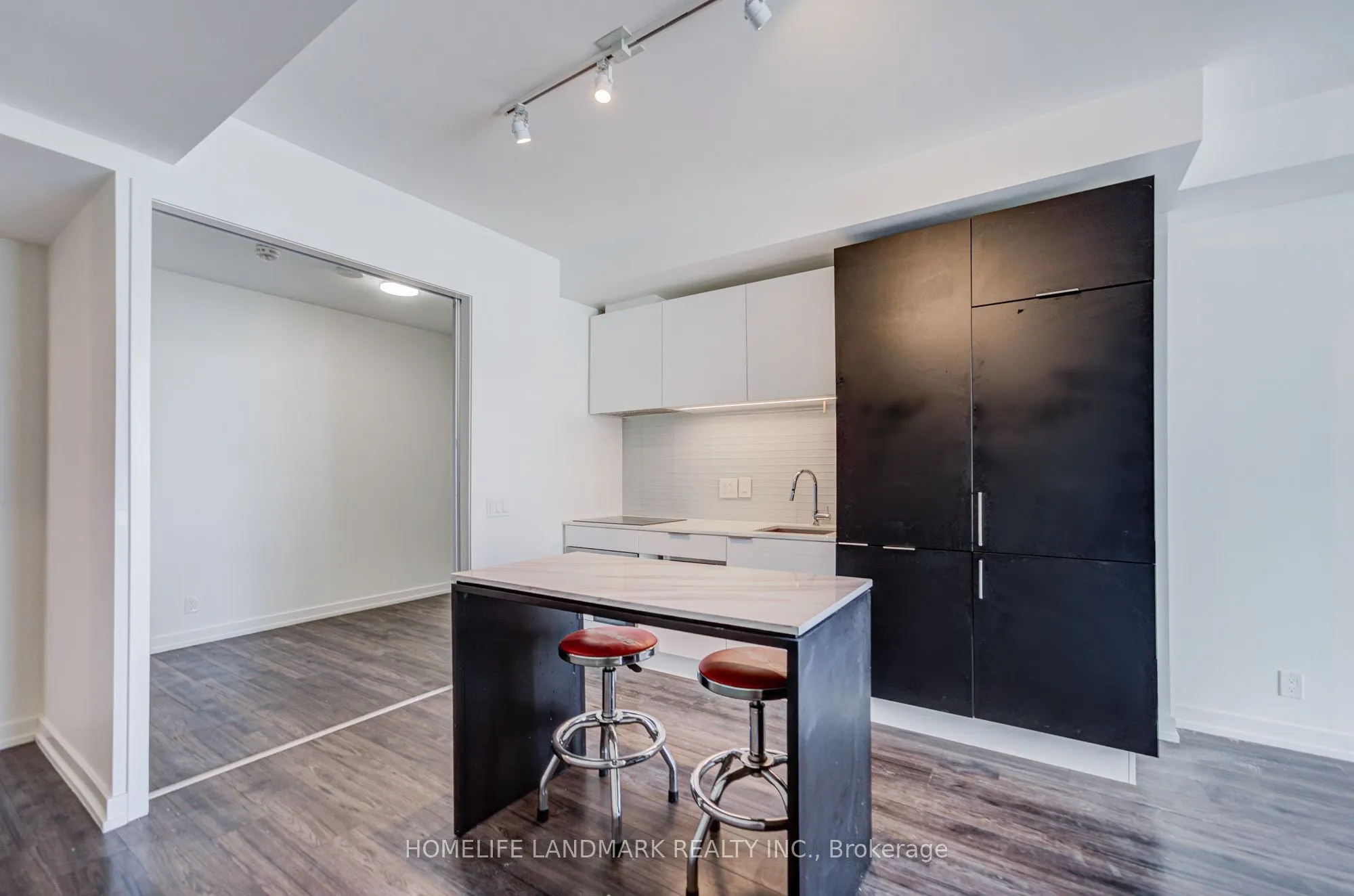 33 Helendale Avenue #601
