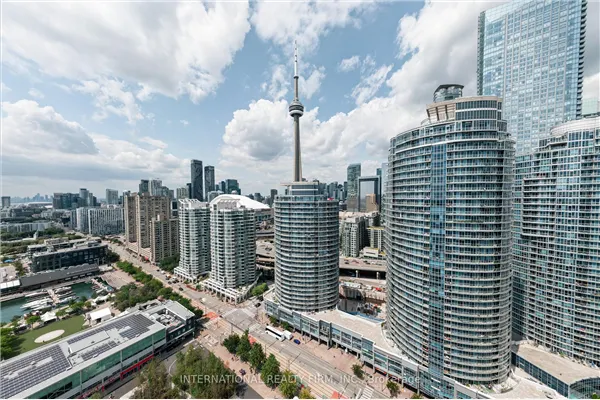 218 Queens Quay W #Ph4