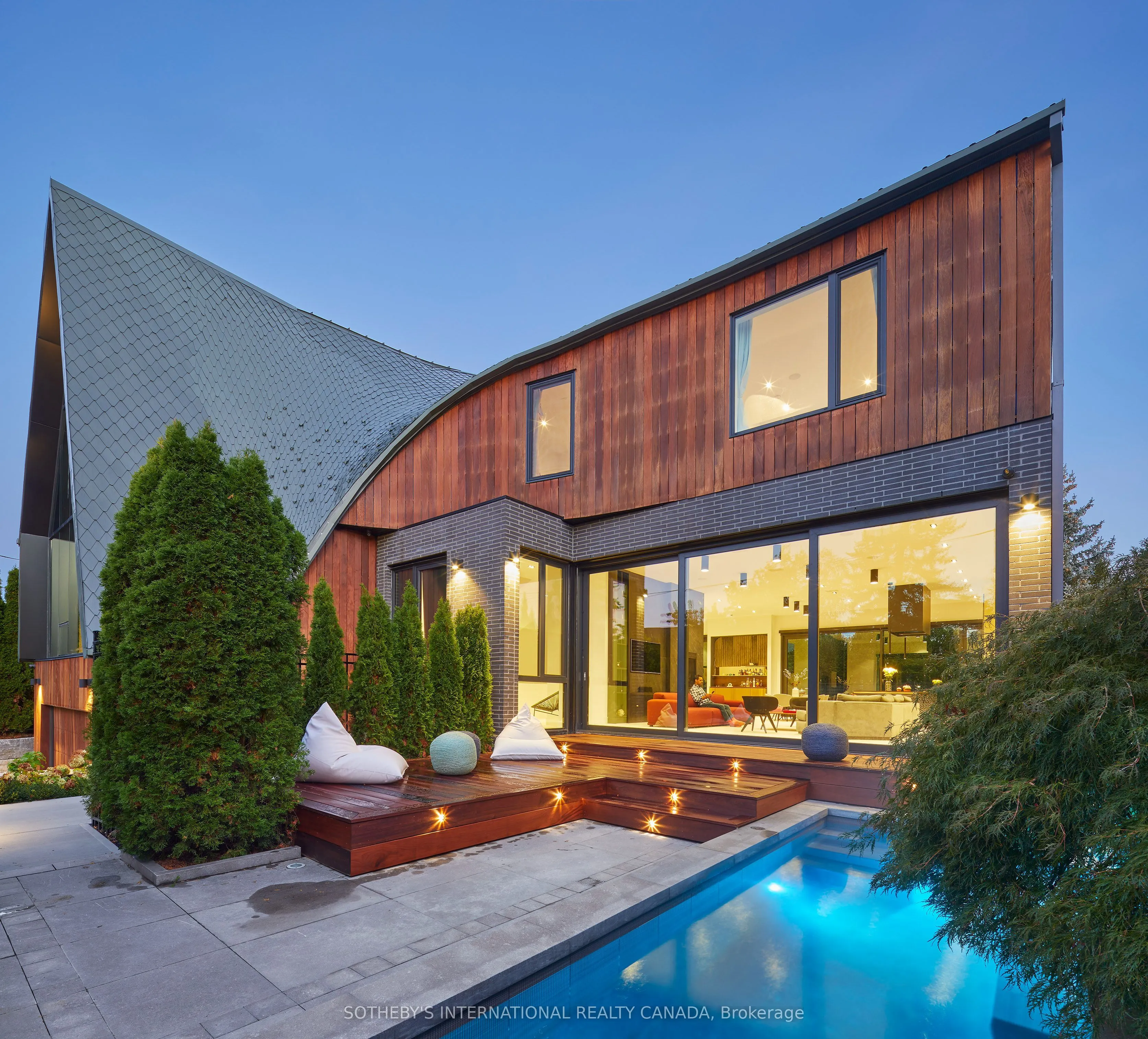 108 Stratford Crescent