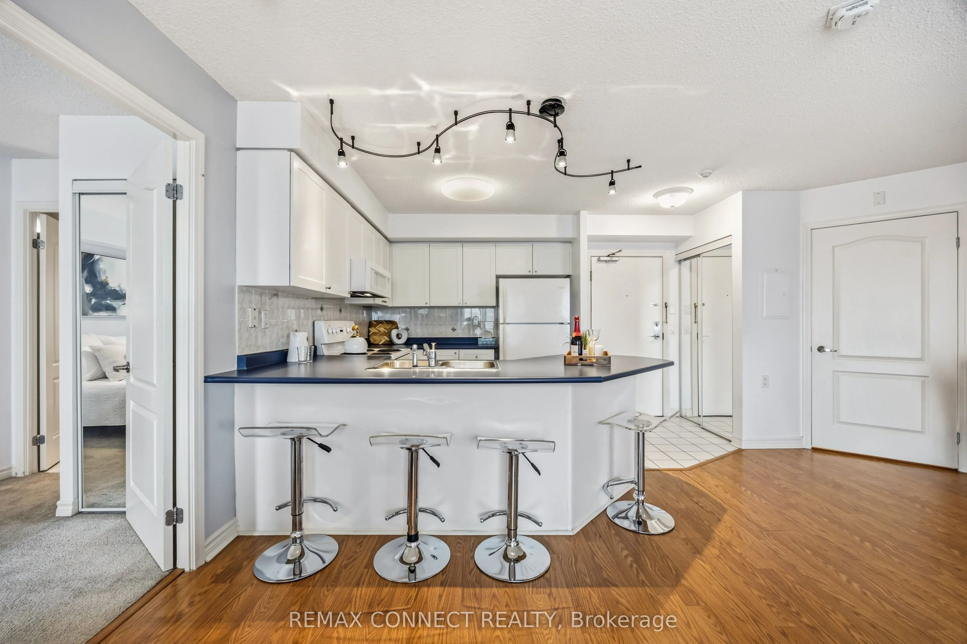 890 Sheppard Avenue W #504