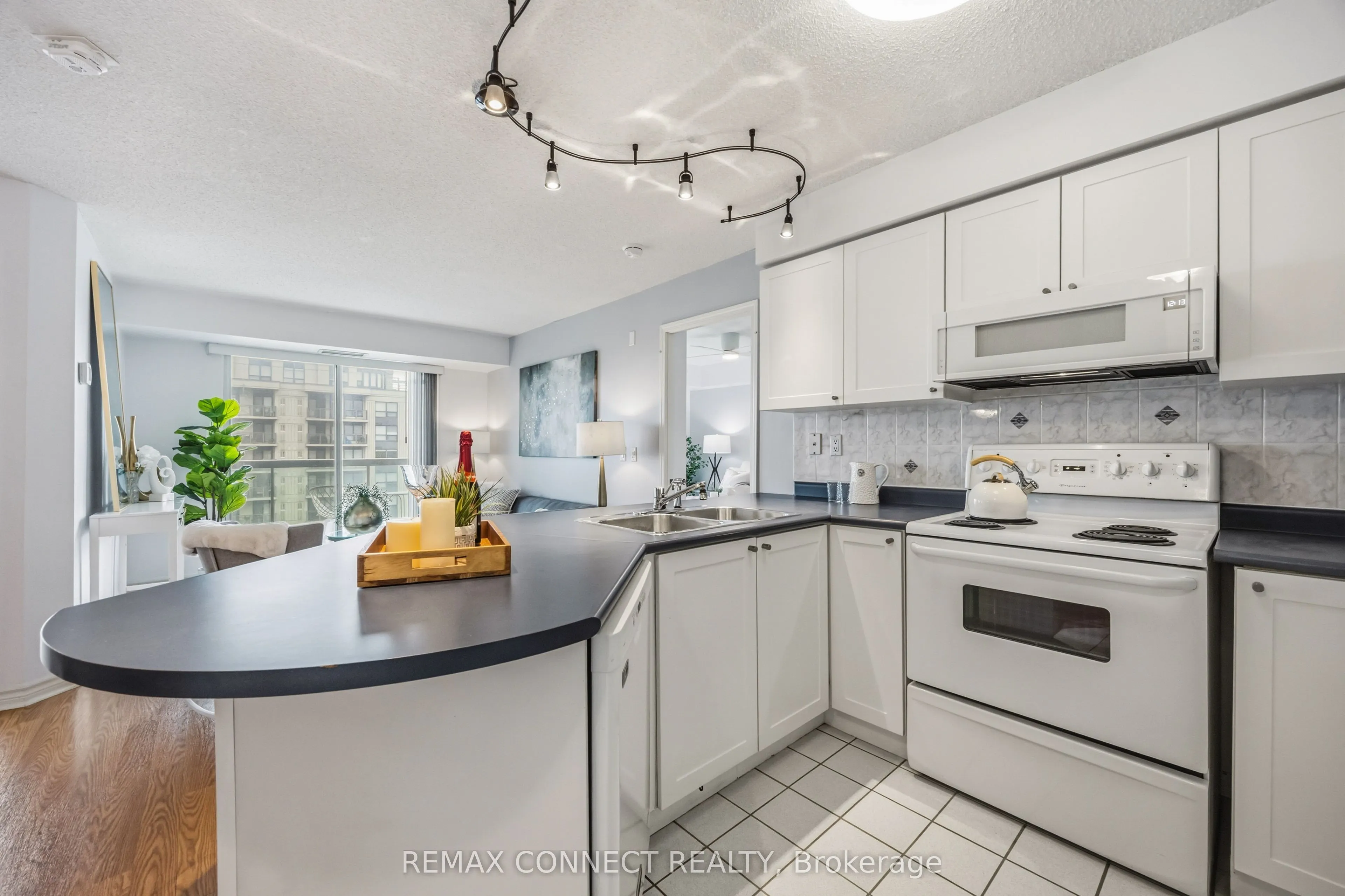 890 Sheppard Avenue W #504