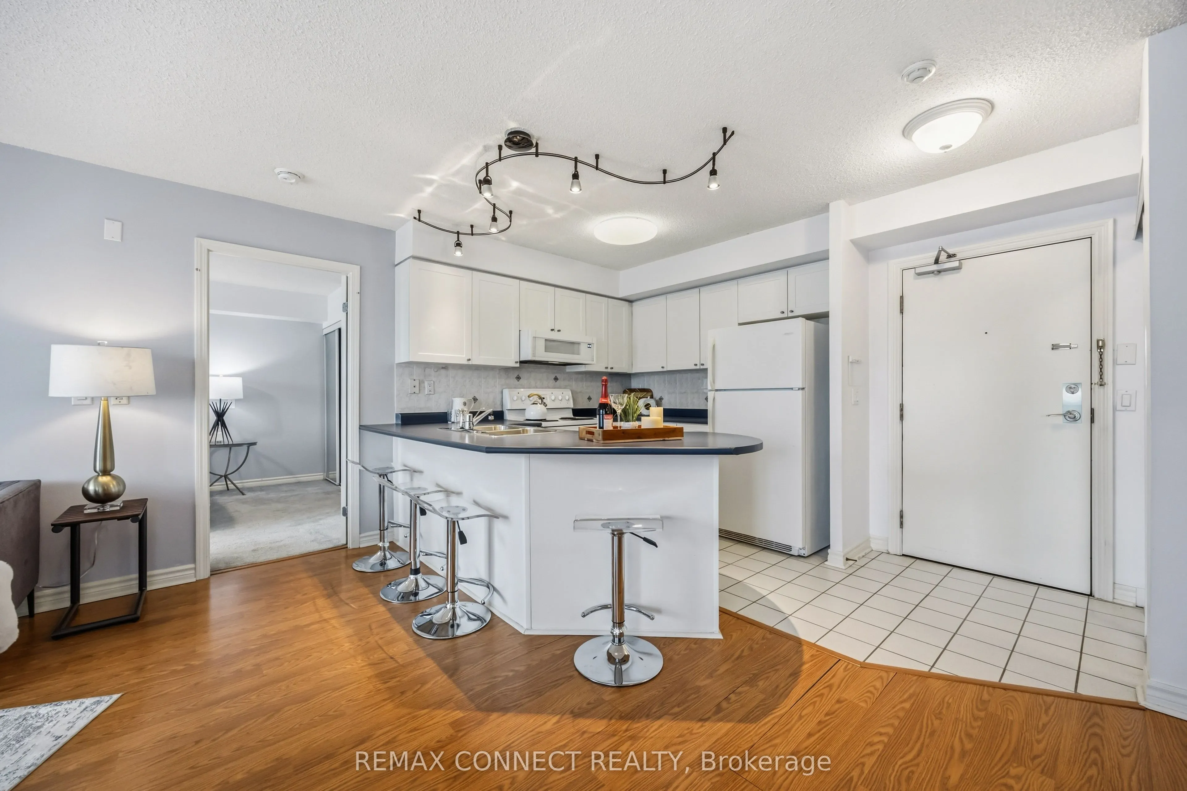 890 Sheppard Avenue W #504