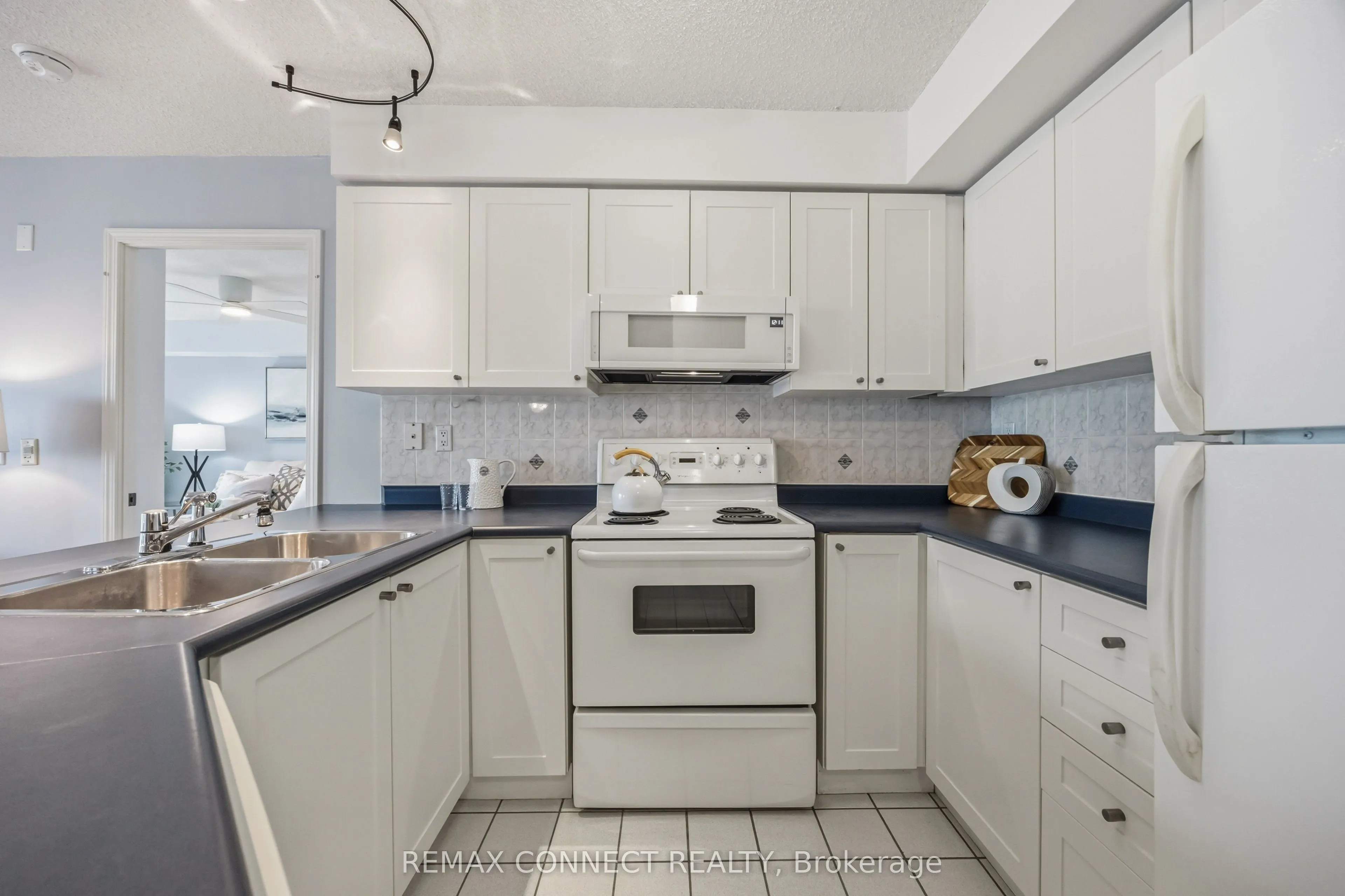890 Sheppard Avenue W #504