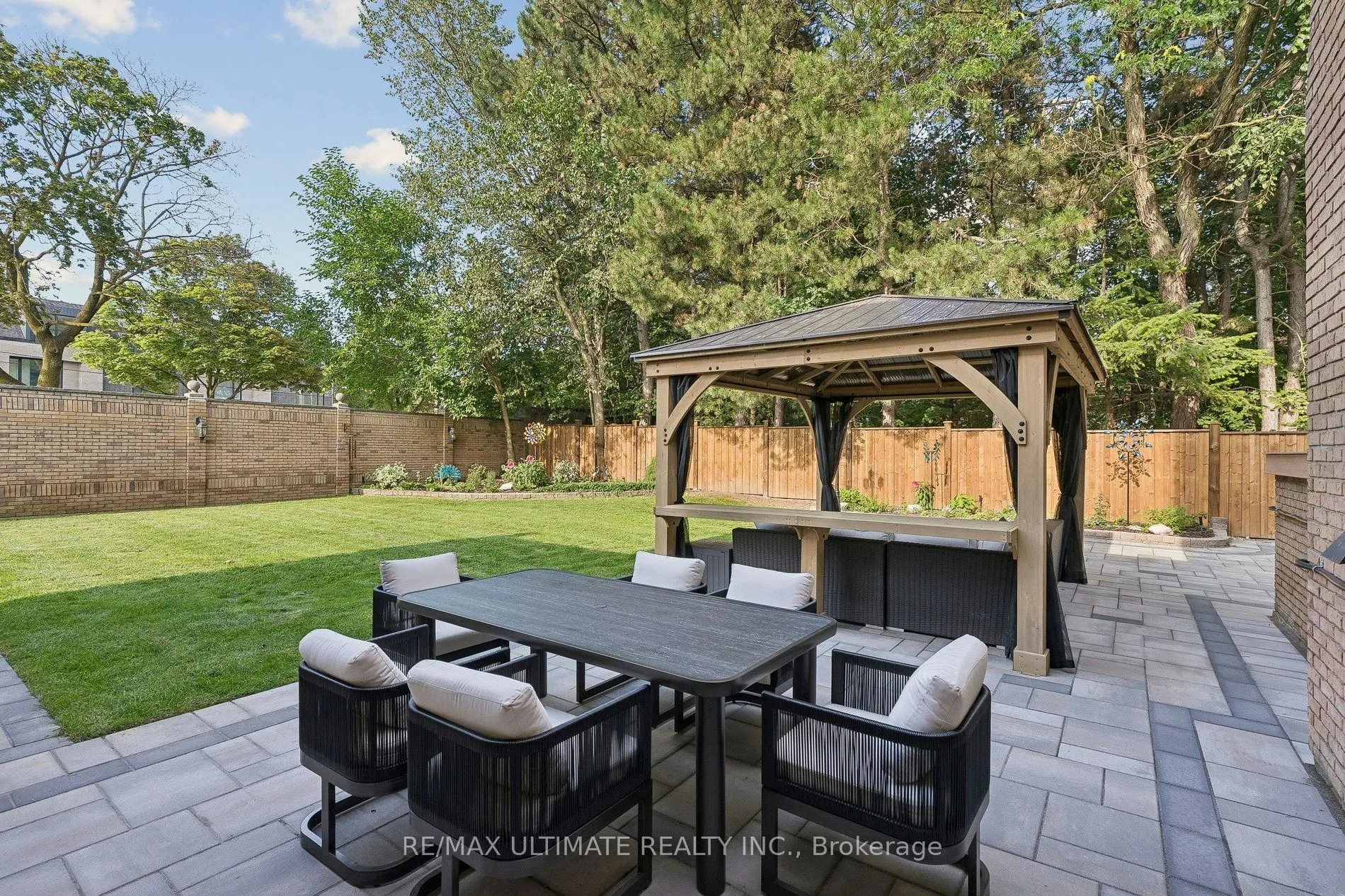 1 Versailles Court