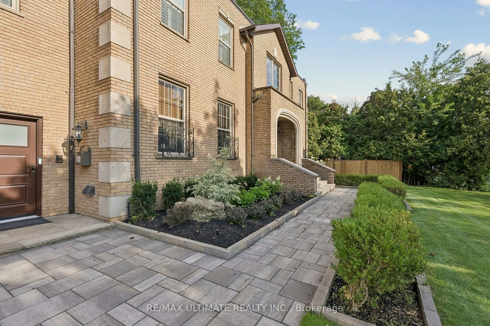 1 Versailles Court