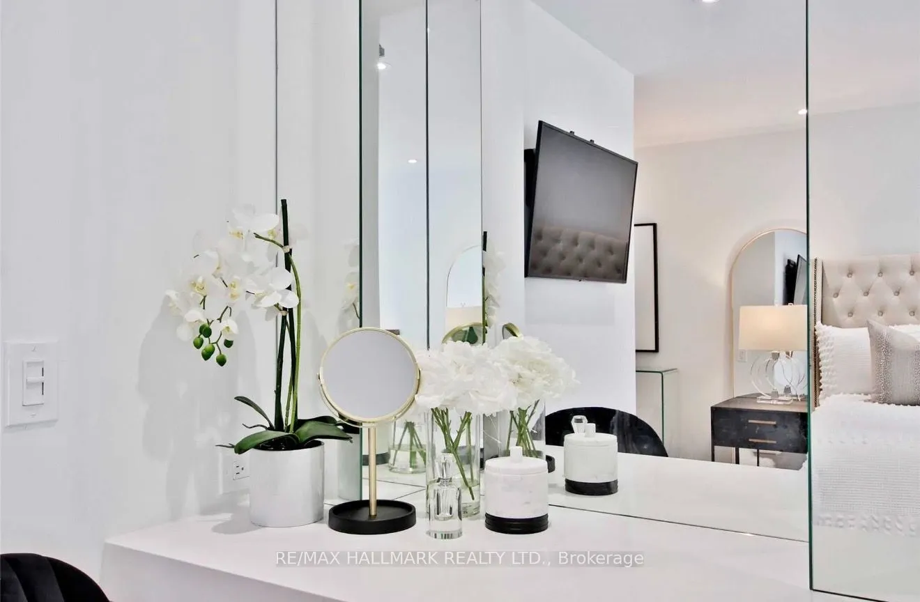 5 Hanna Avenue #108