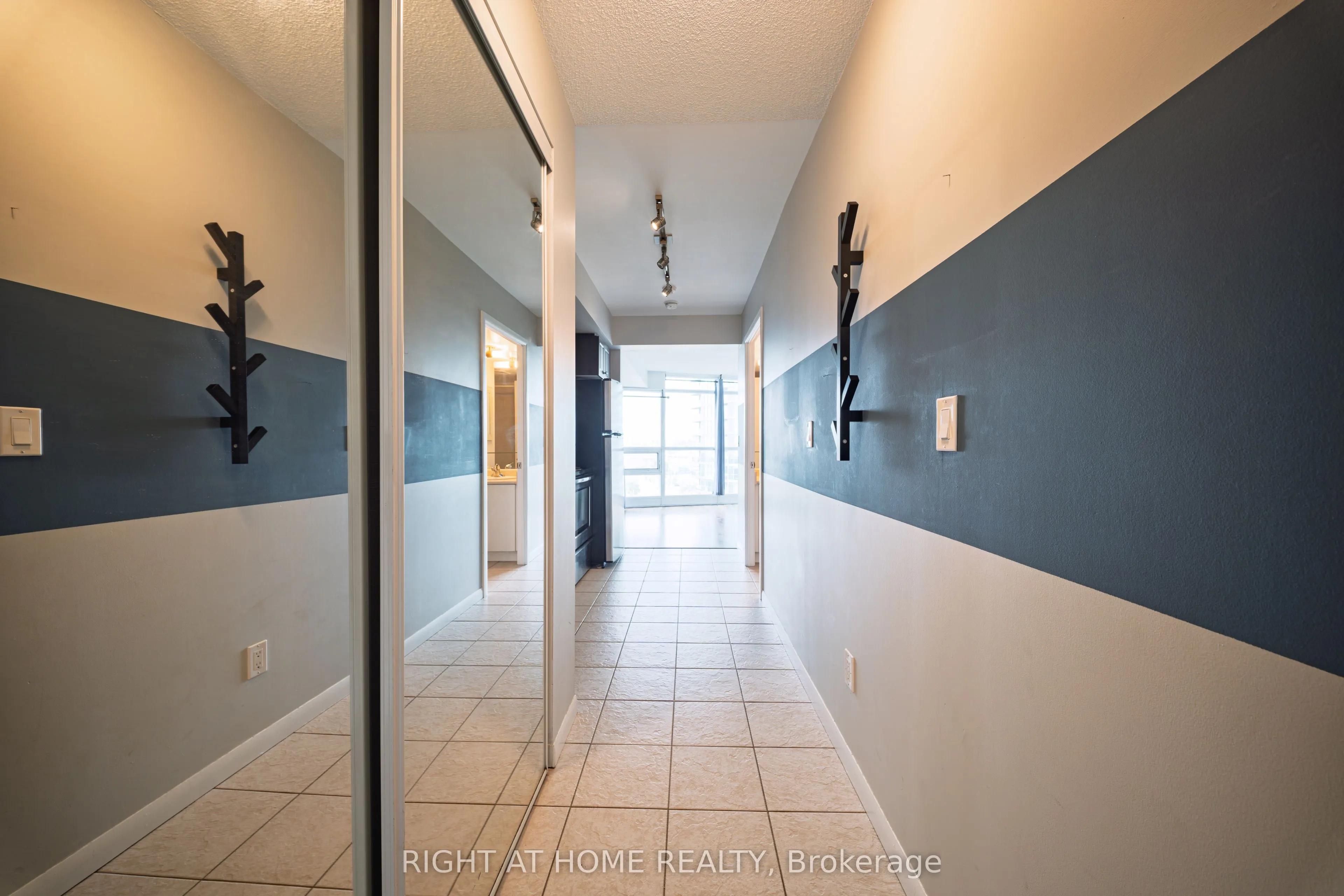 215 Fort York Boulevard #1206