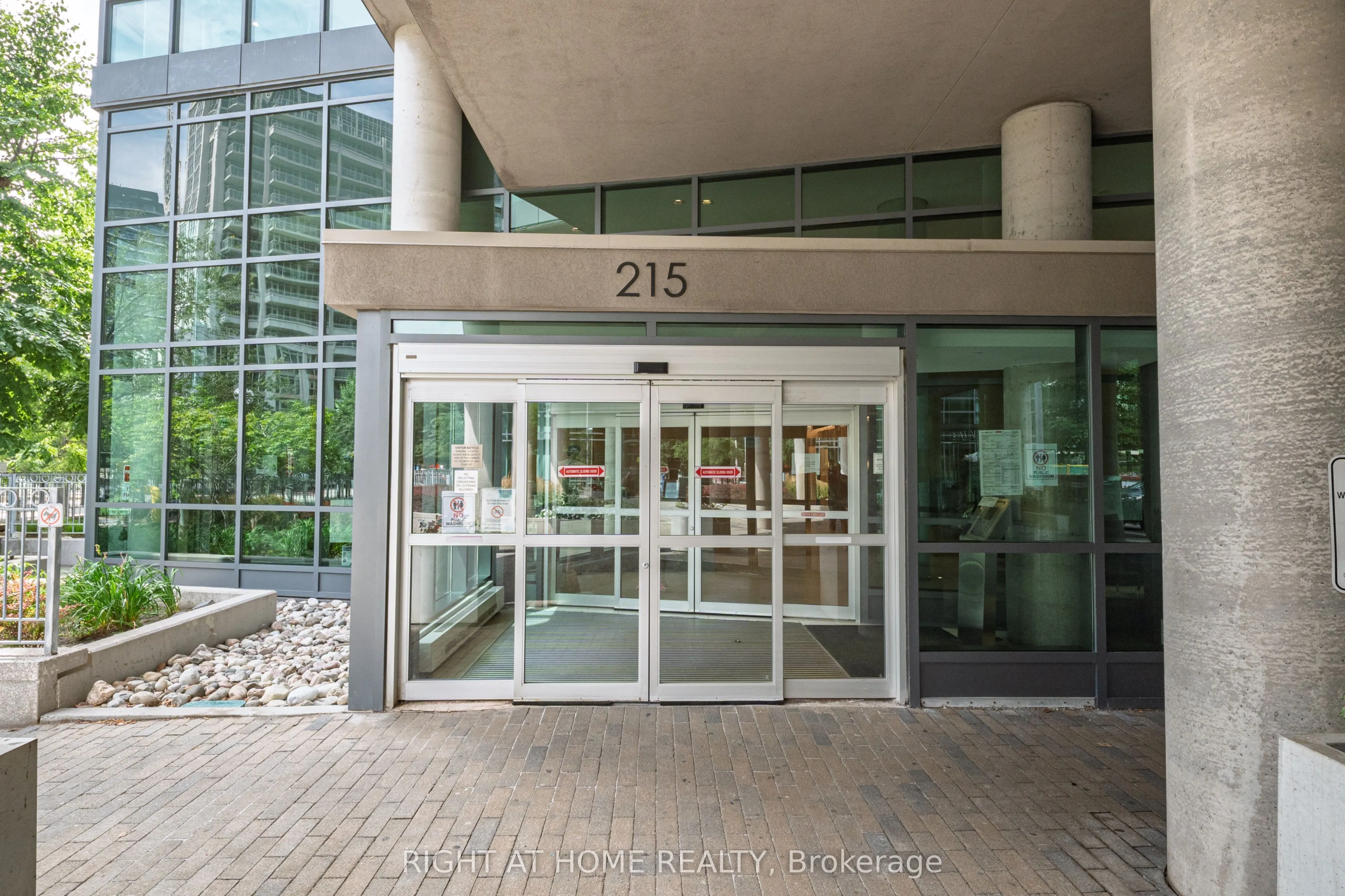 215 Fort York Boulevard #1206