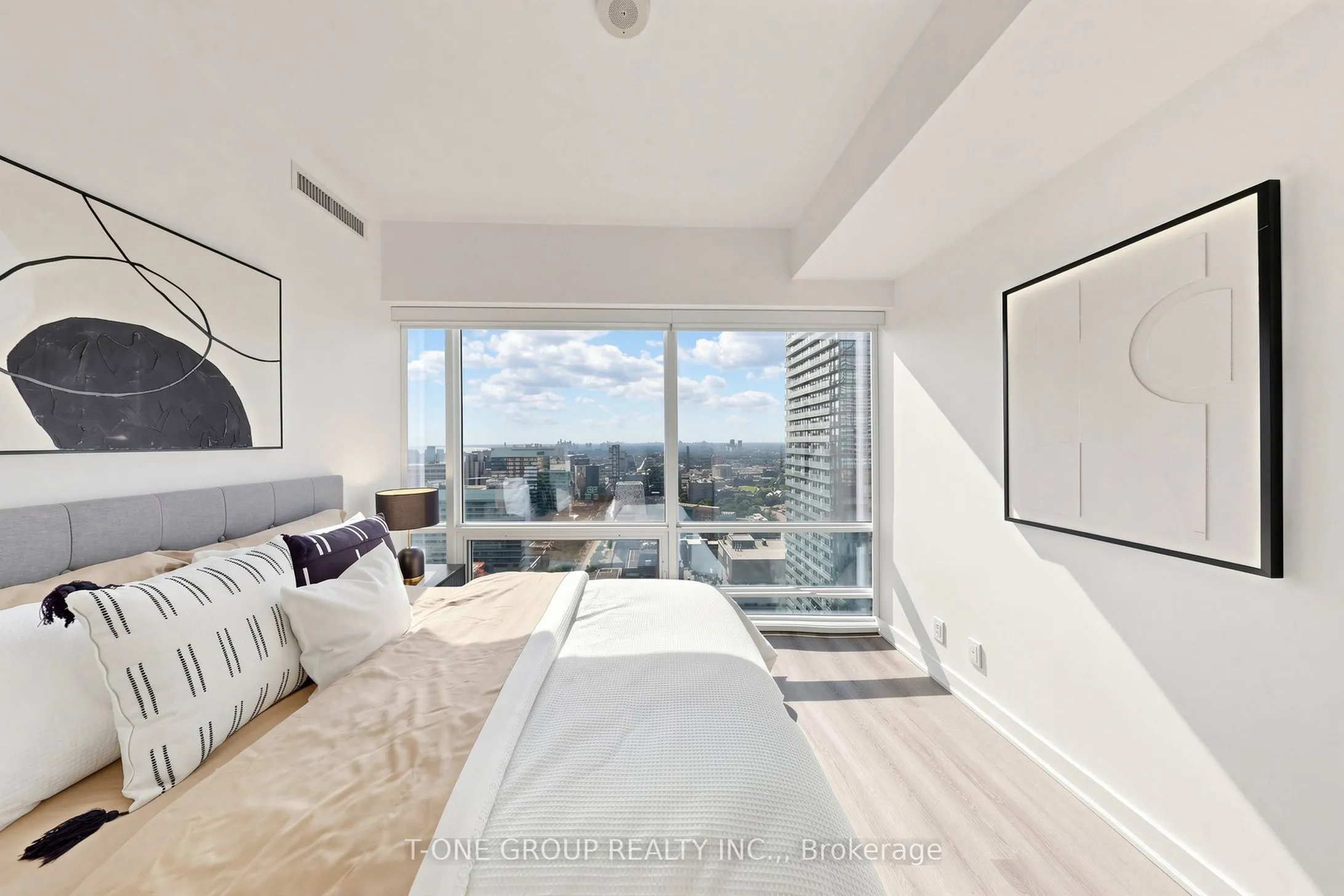 15 Grenville Street #3403