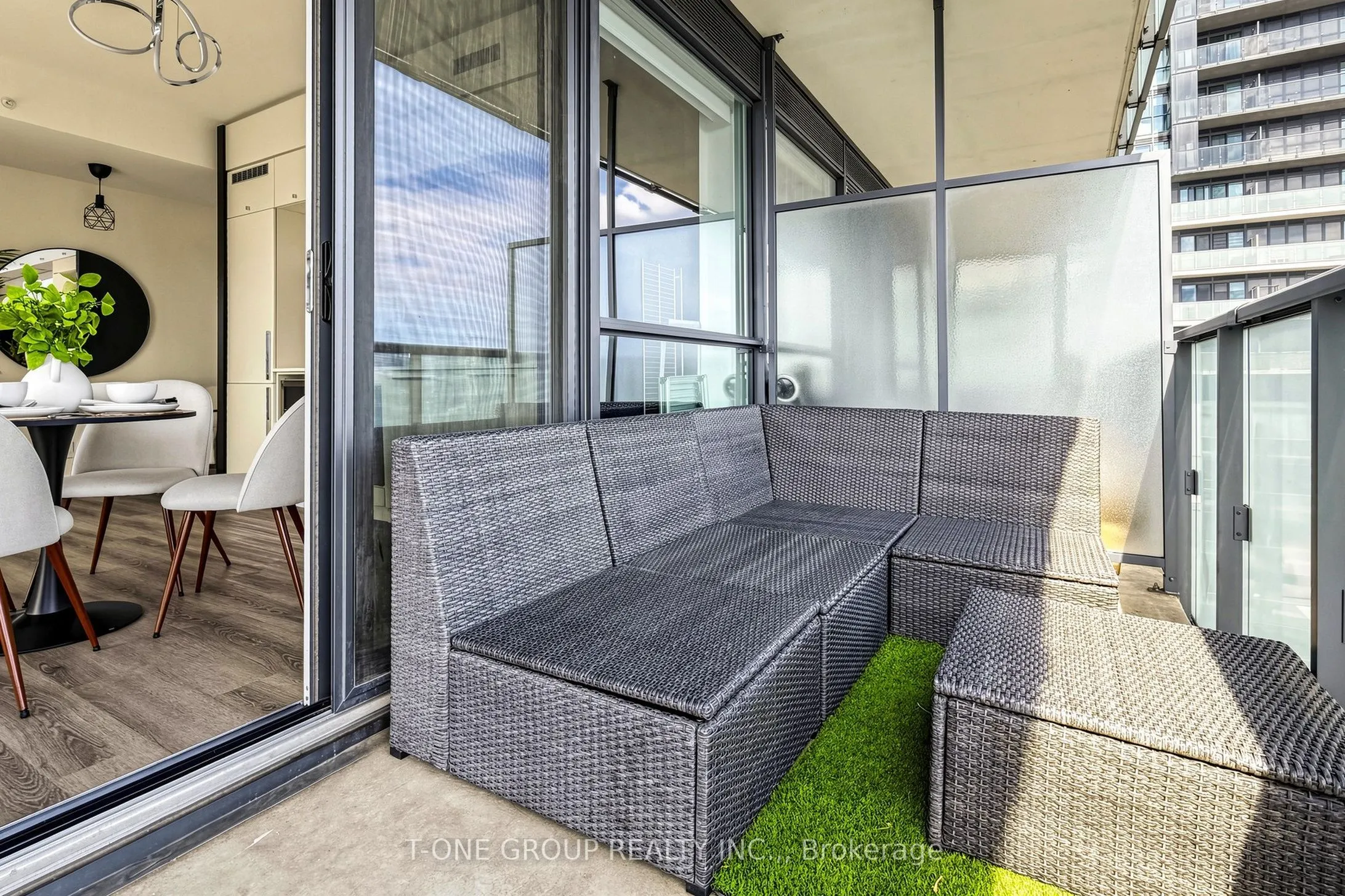 15 Grenville Street #3403