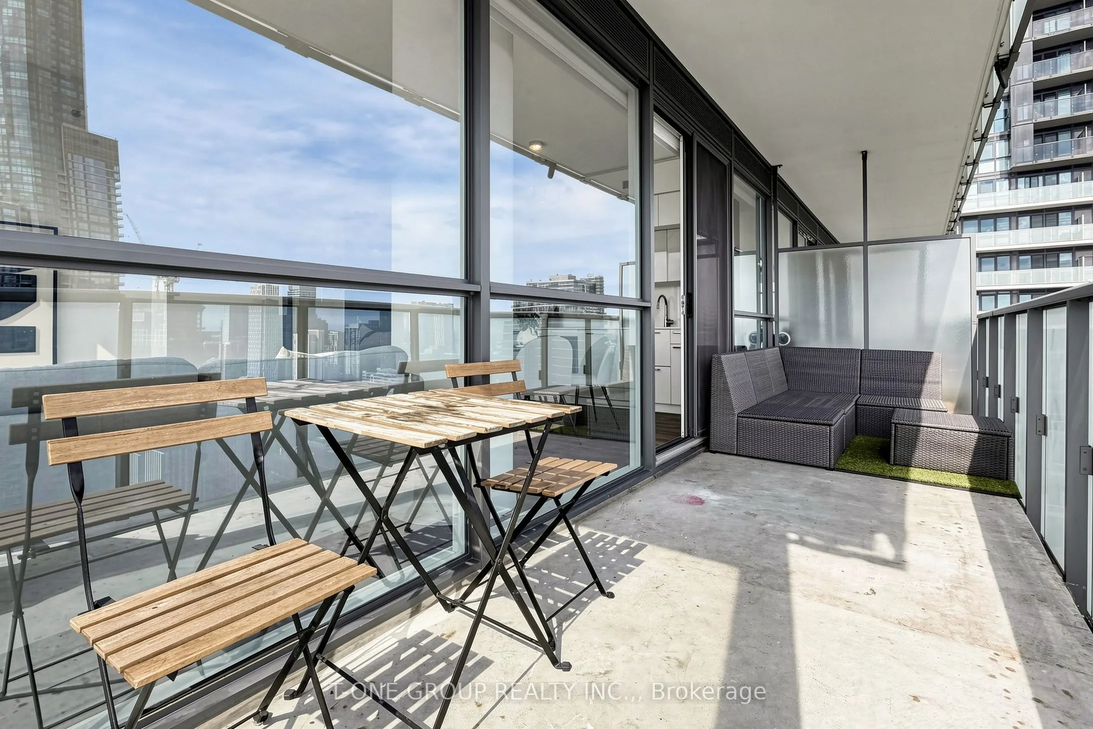 15 Grenville Street #3403
