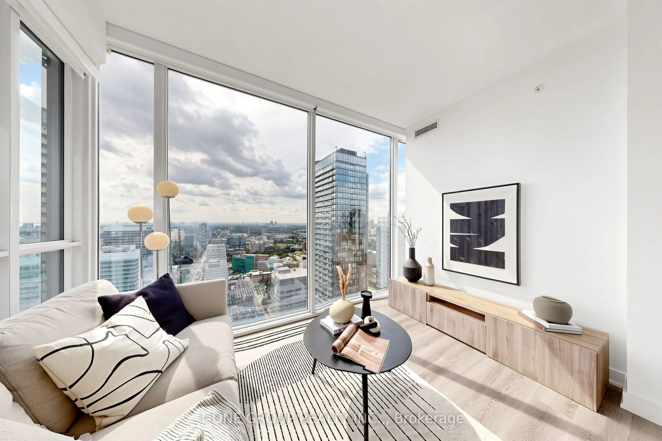 15 Grenville Street #3403