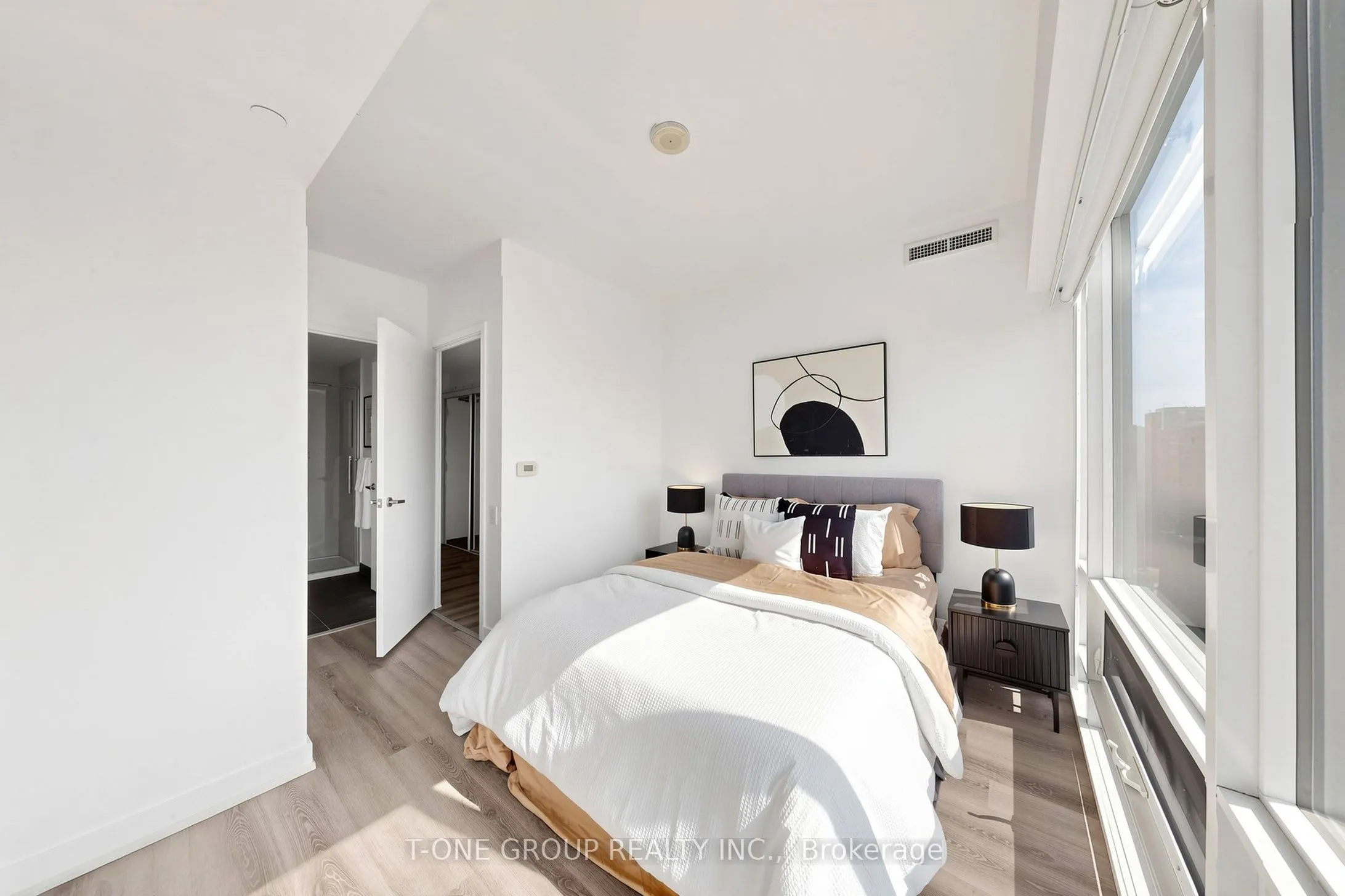 15 Grenville Street #3403
