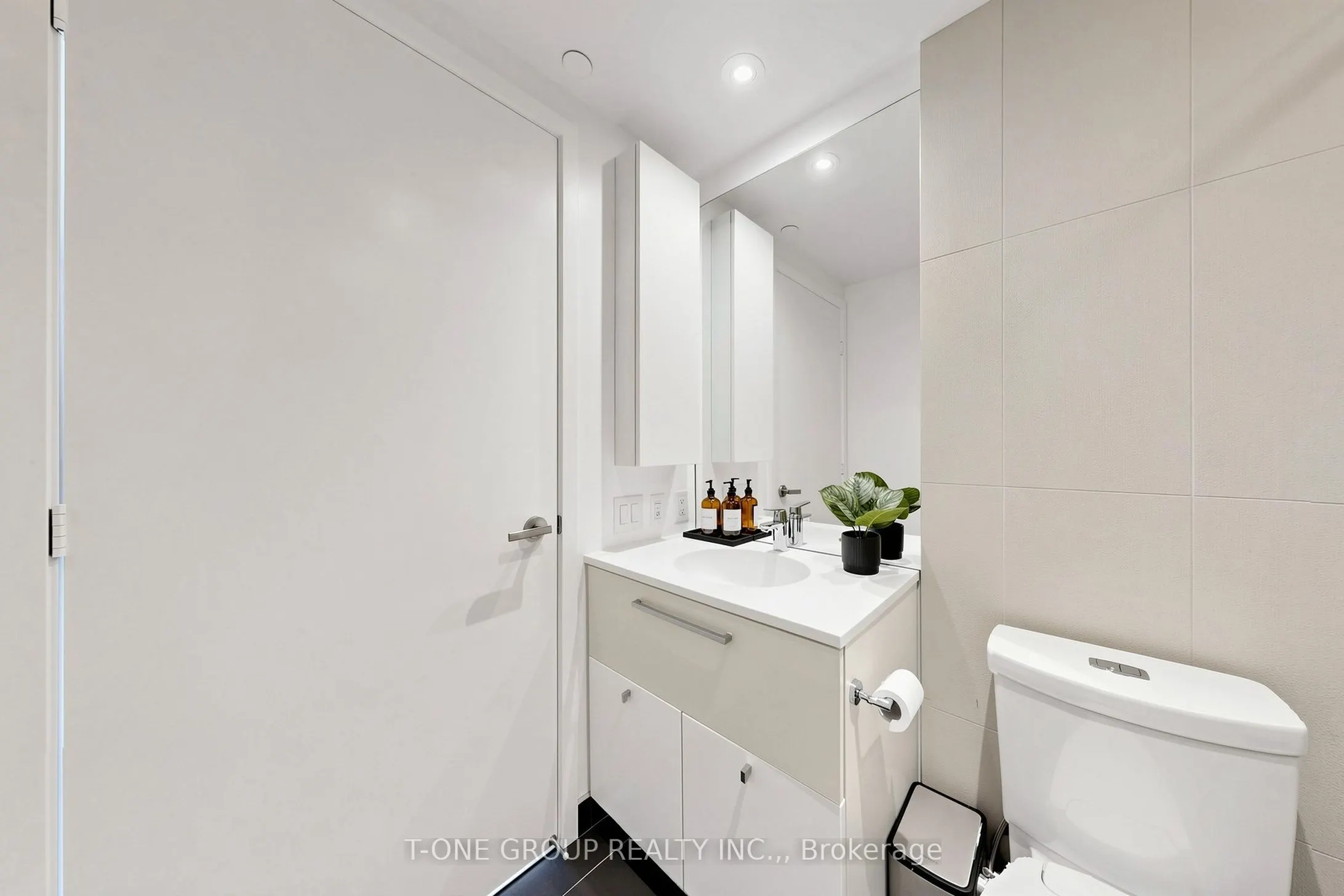 15 Grenville Street #3403