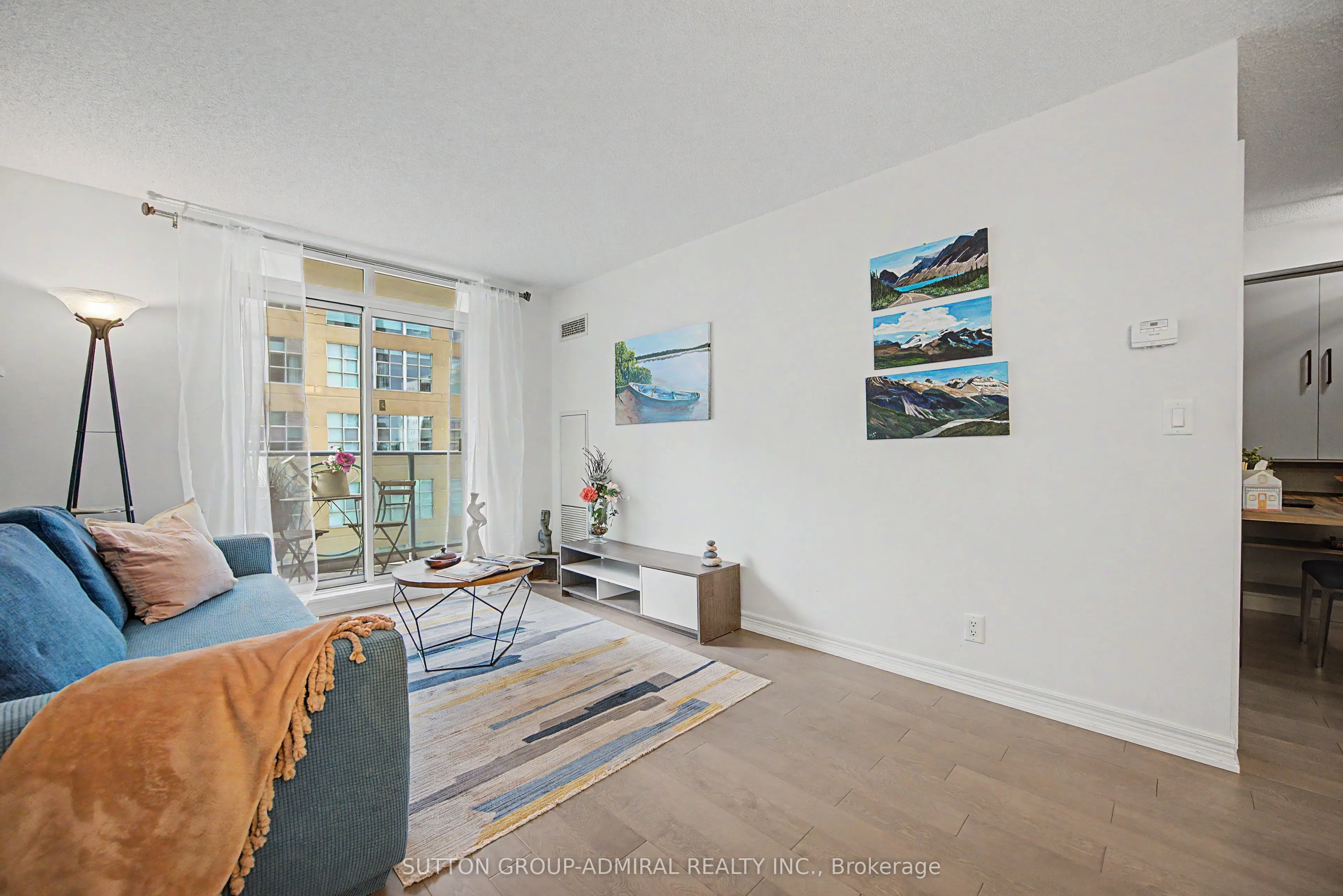 212 Eglinton Avenue #706