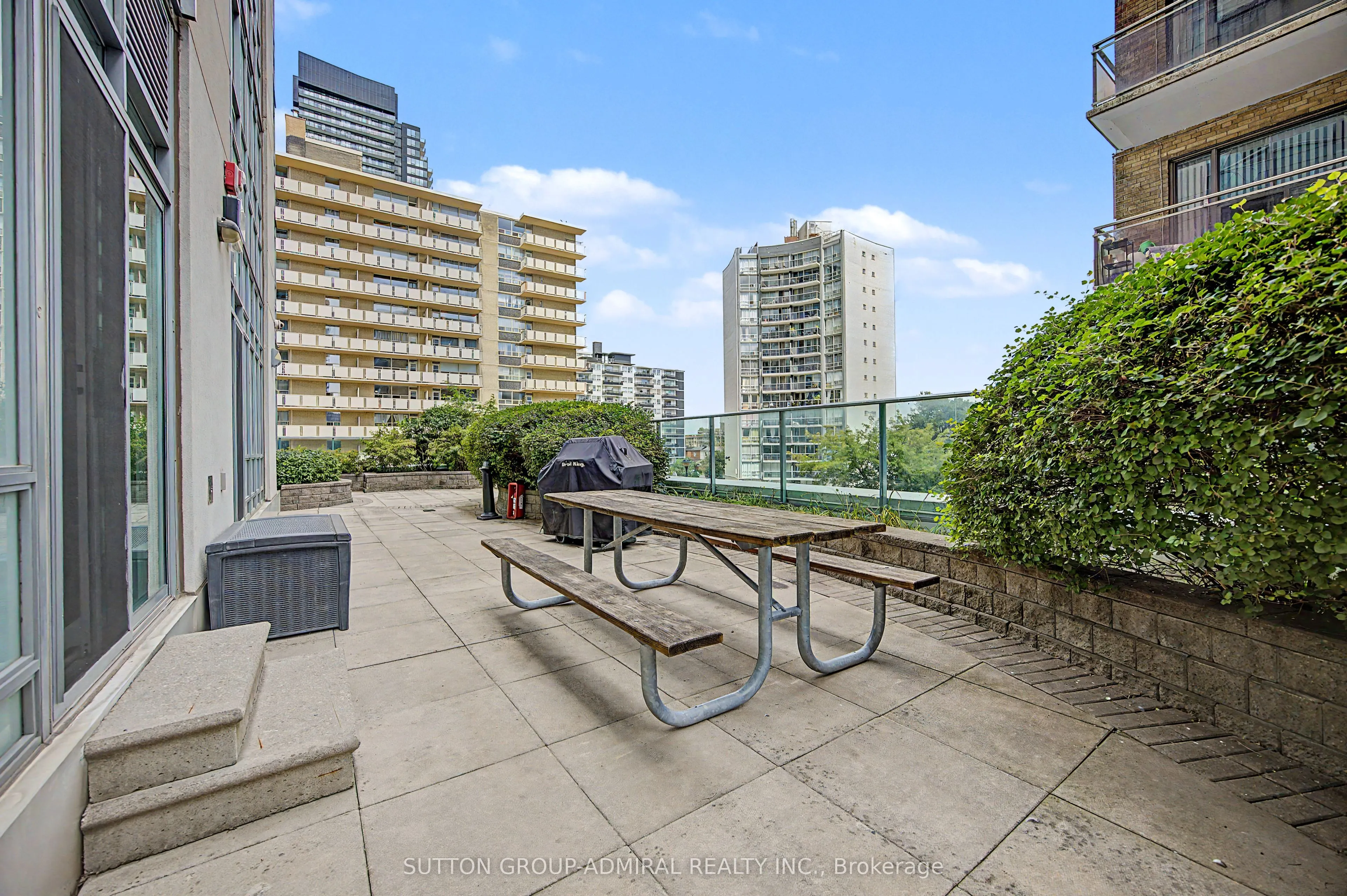 212 Eglinton Avenue #706
