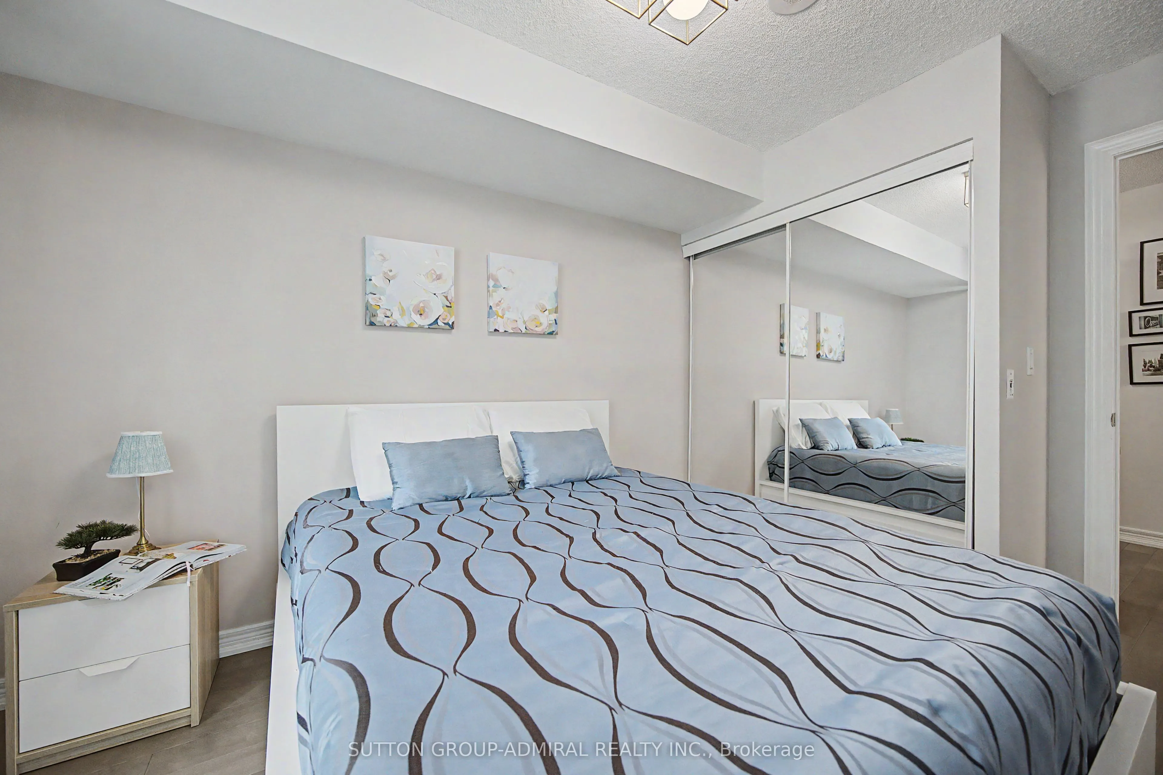 212 Eglinton Avenue #706