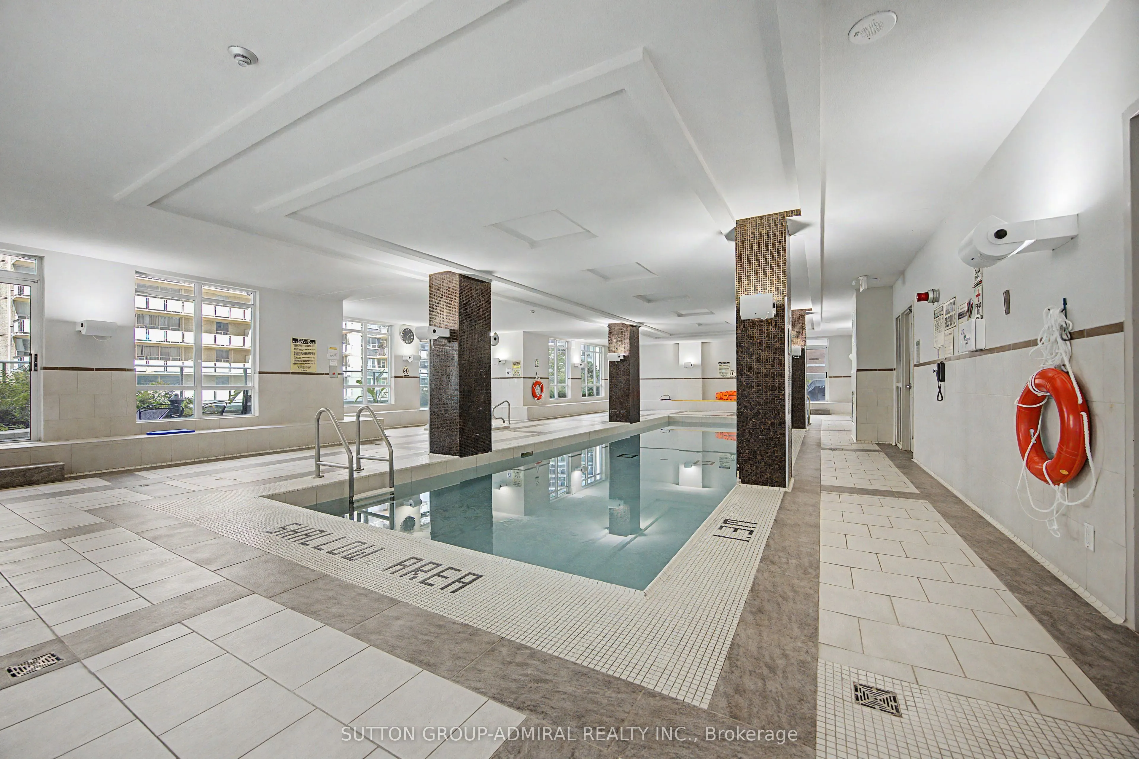 212 Eglinton Avenue #706