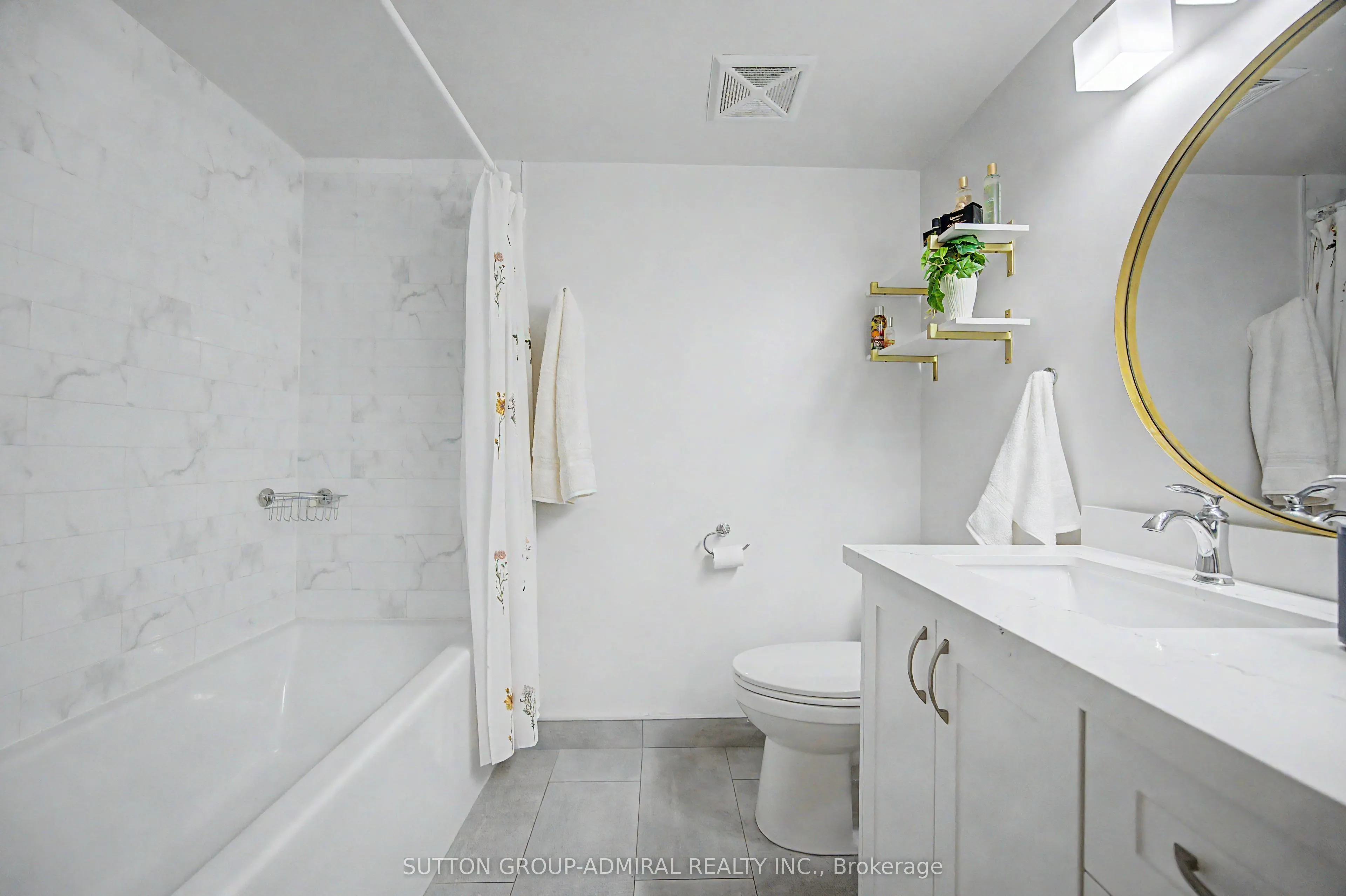 212 Eglinton Avenue #706