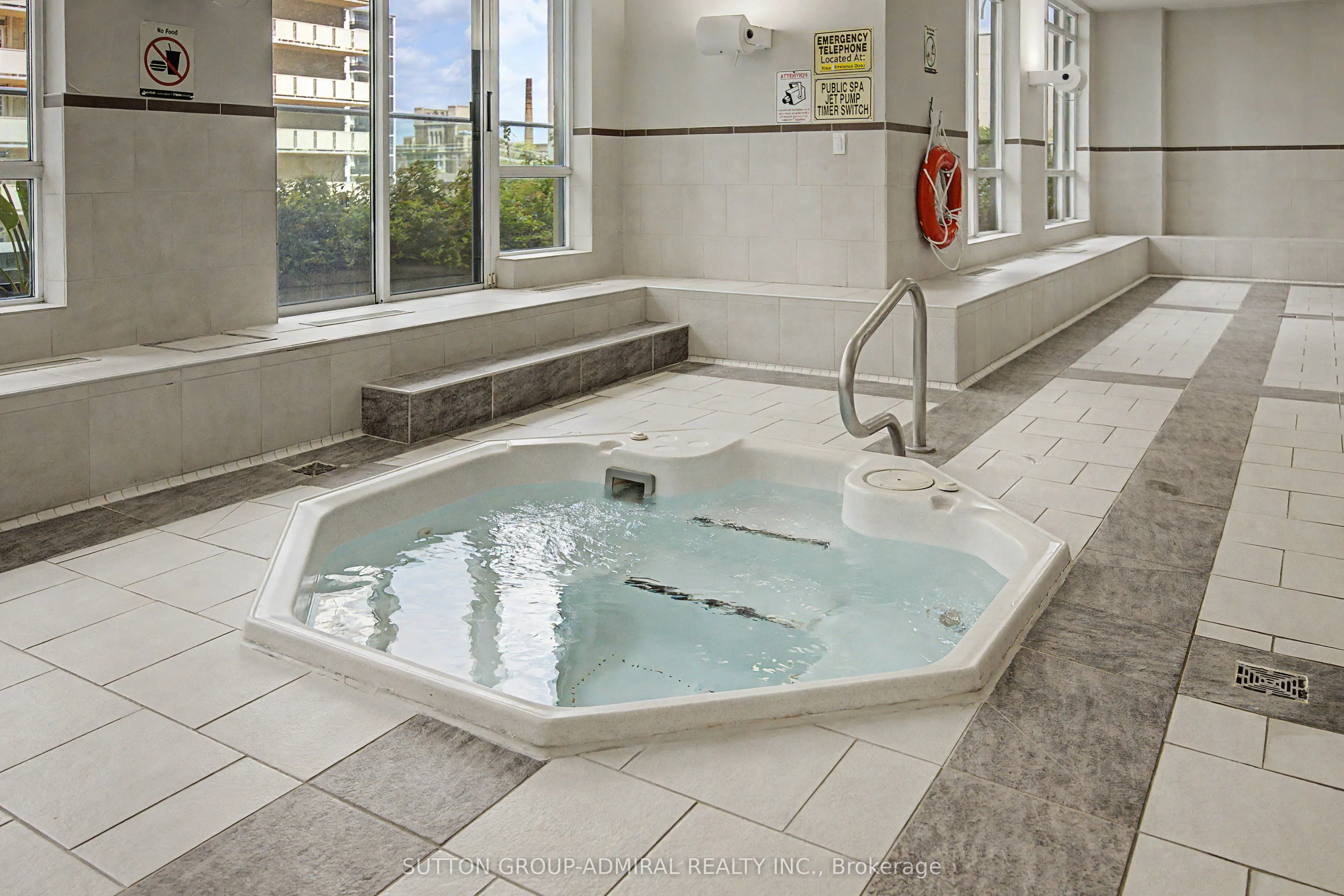 212 Eglinton Avenue #706