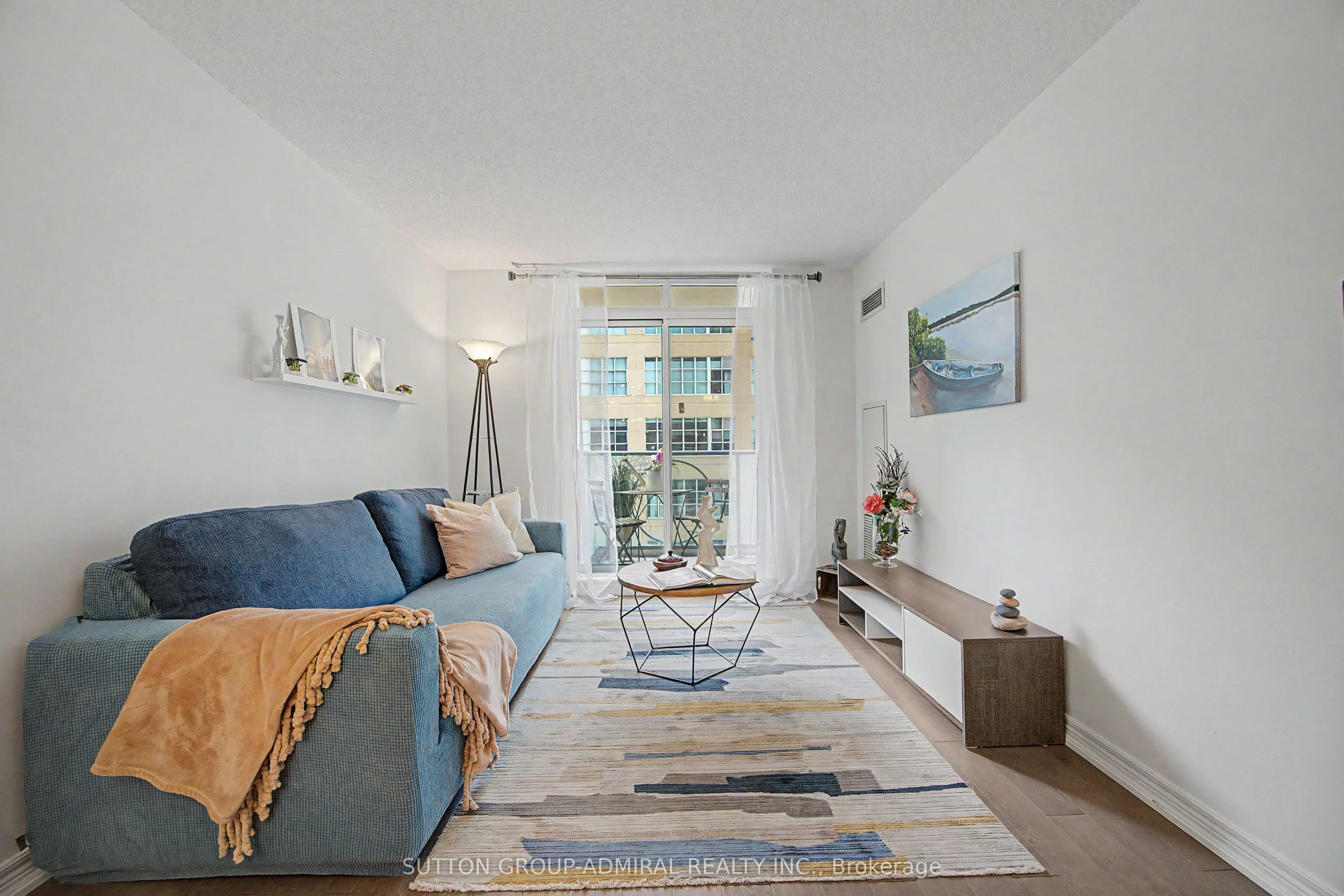 212 Eglinton Avenue #706