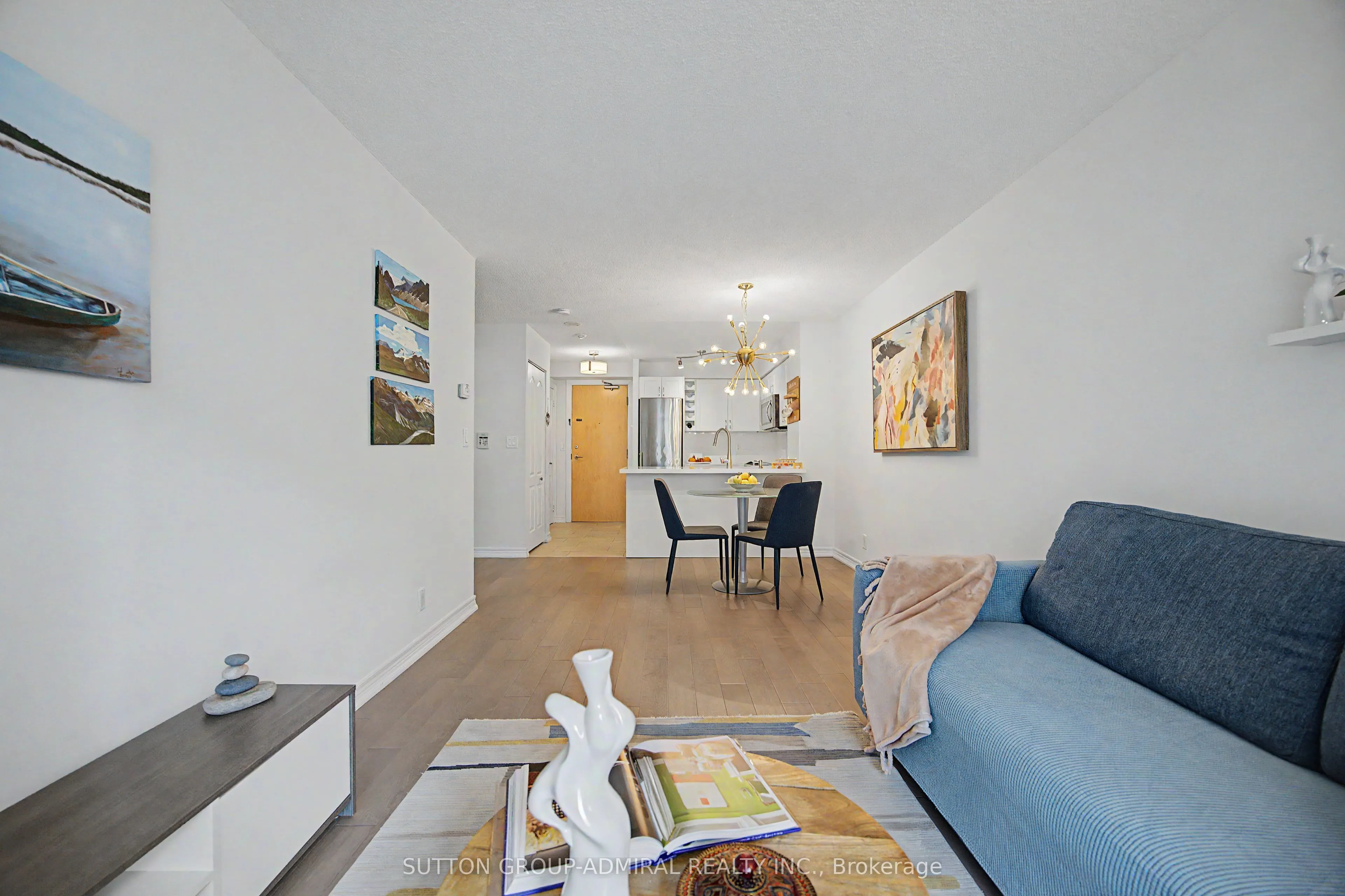 212 Eglinton Avenue #706