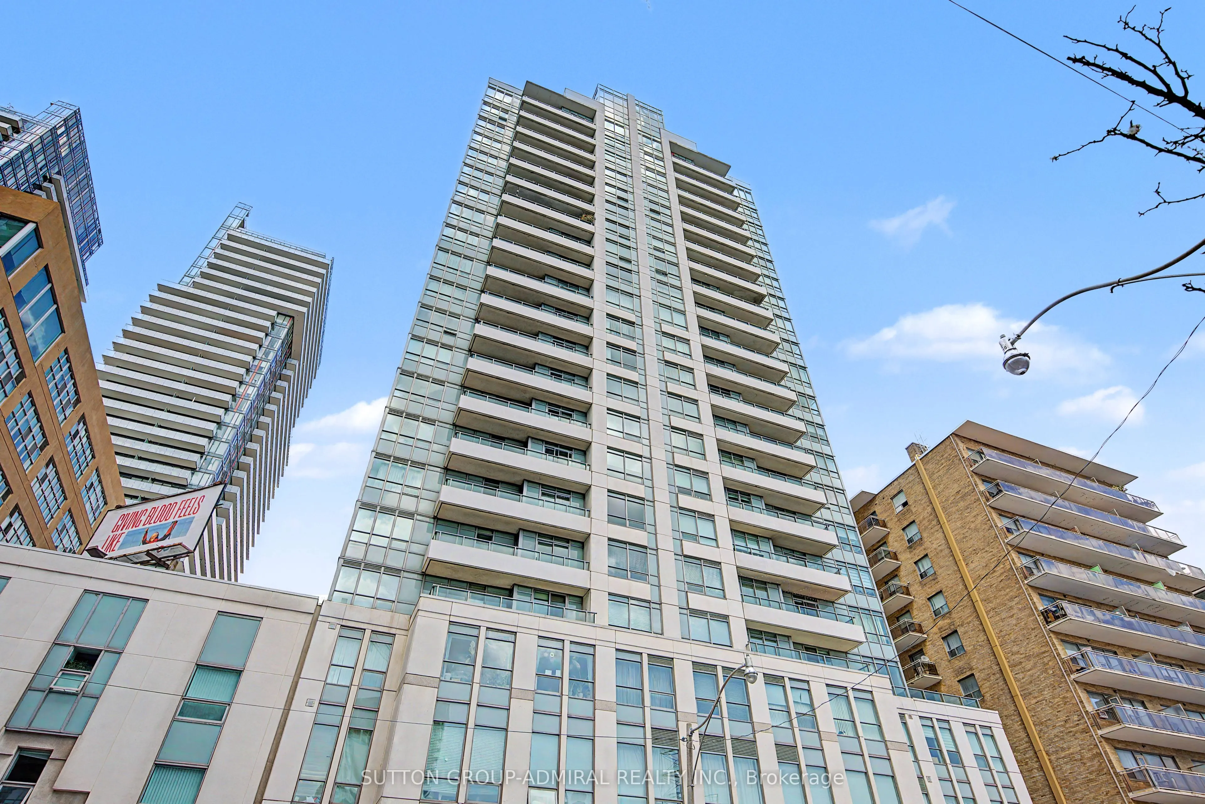 212 Eglinton Avenue #706