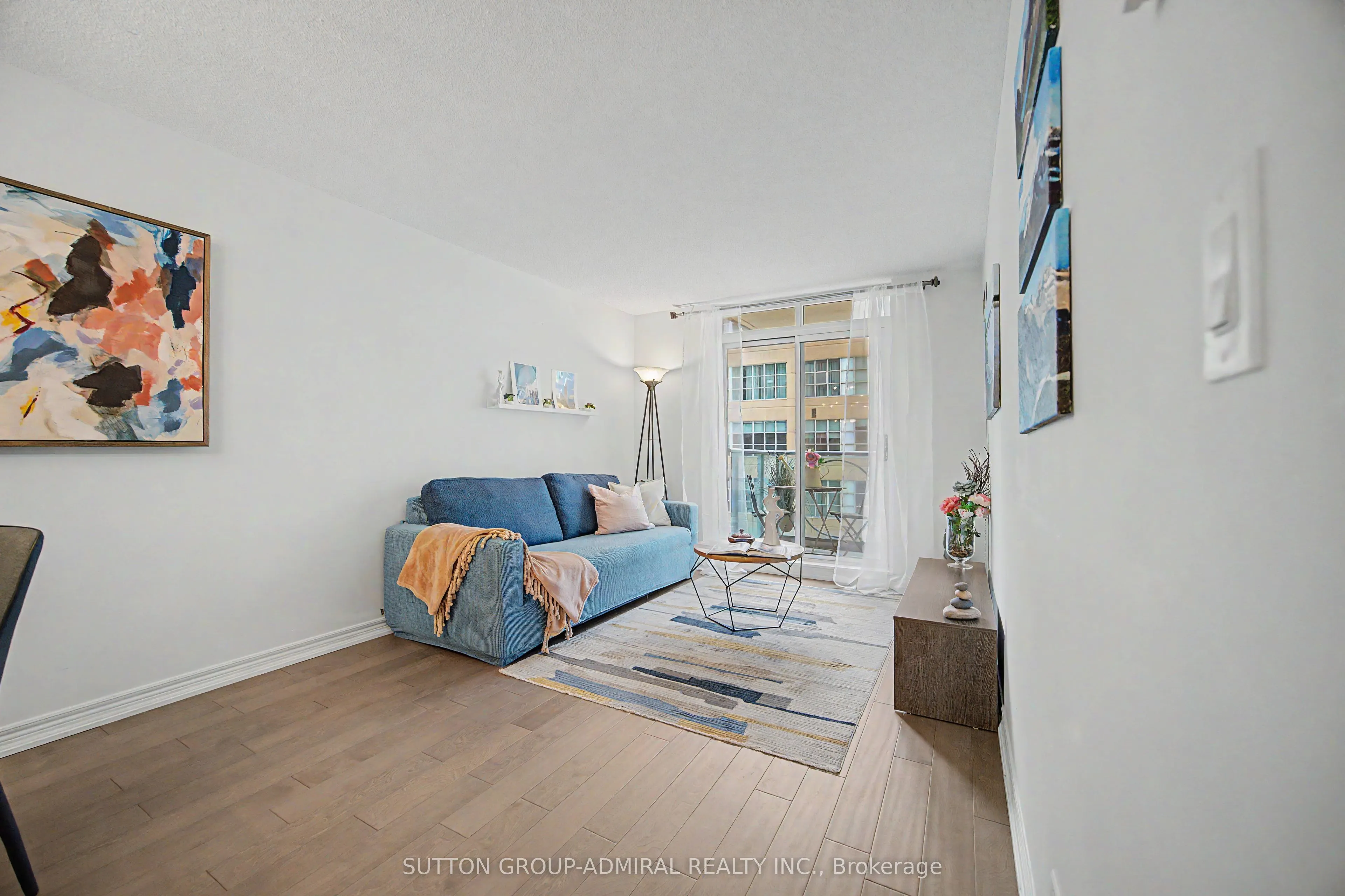 212 Eglinton Avenue #706