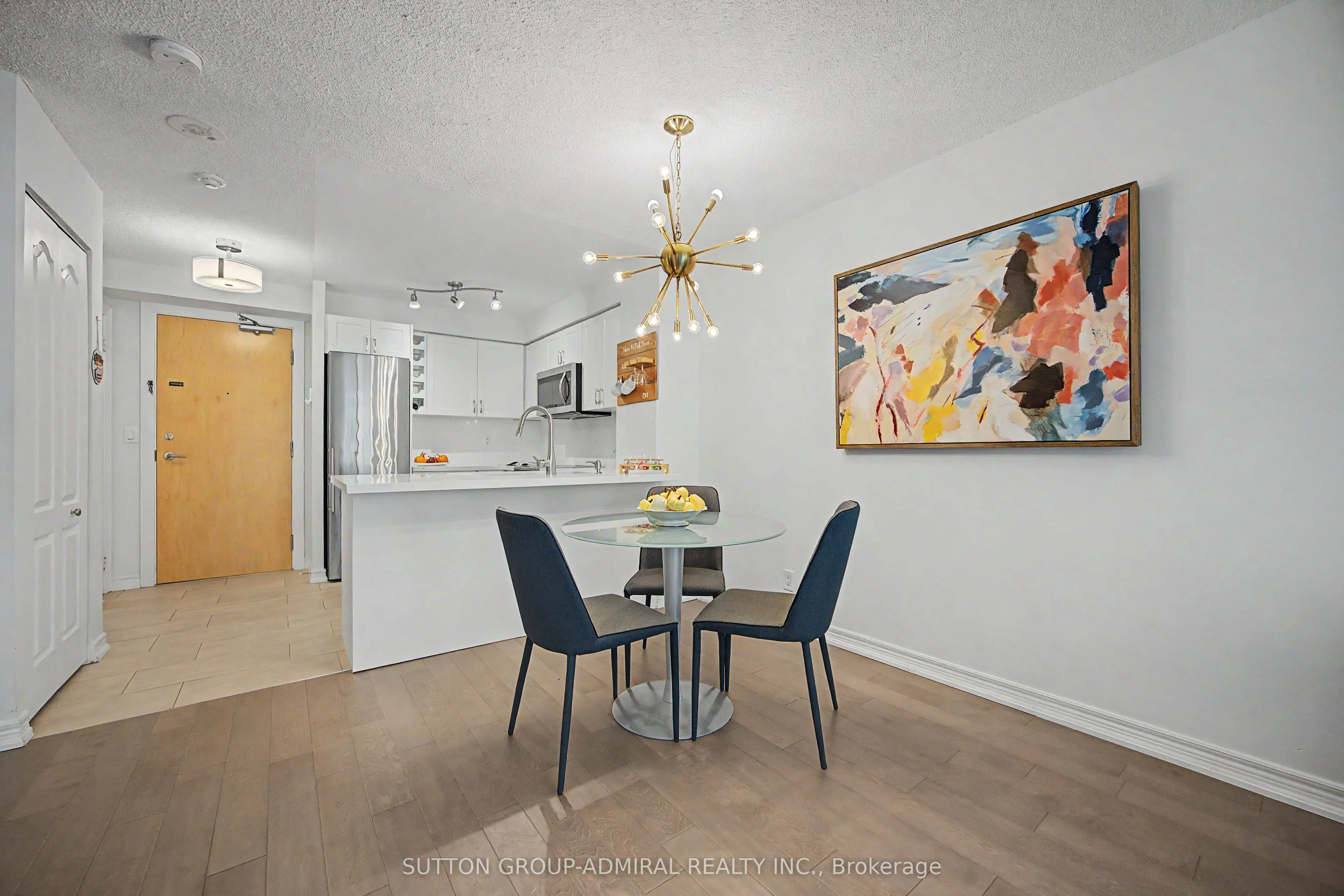 212 Eglinton Avenue #706