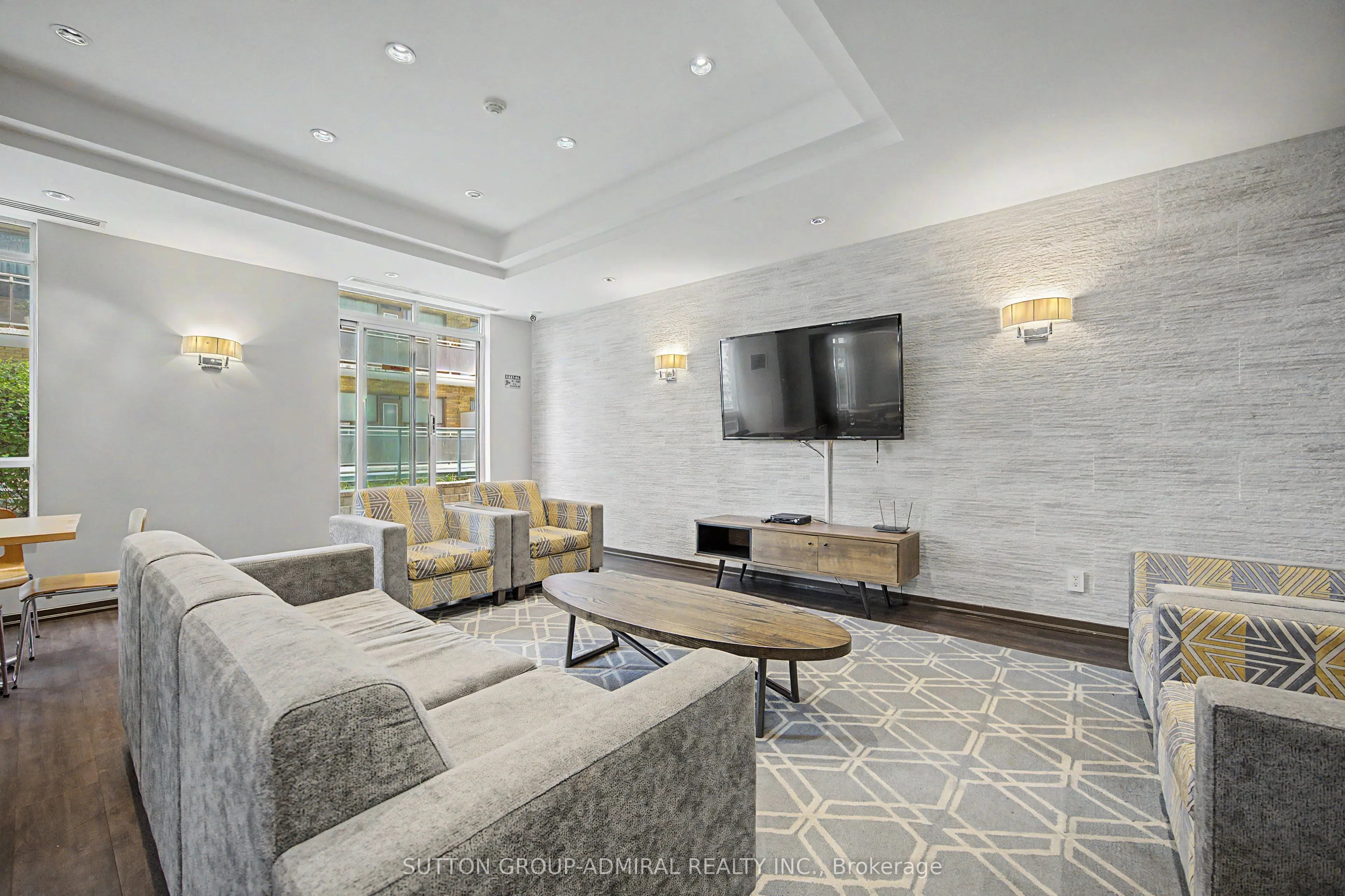 212 Eglinton Avenue #706