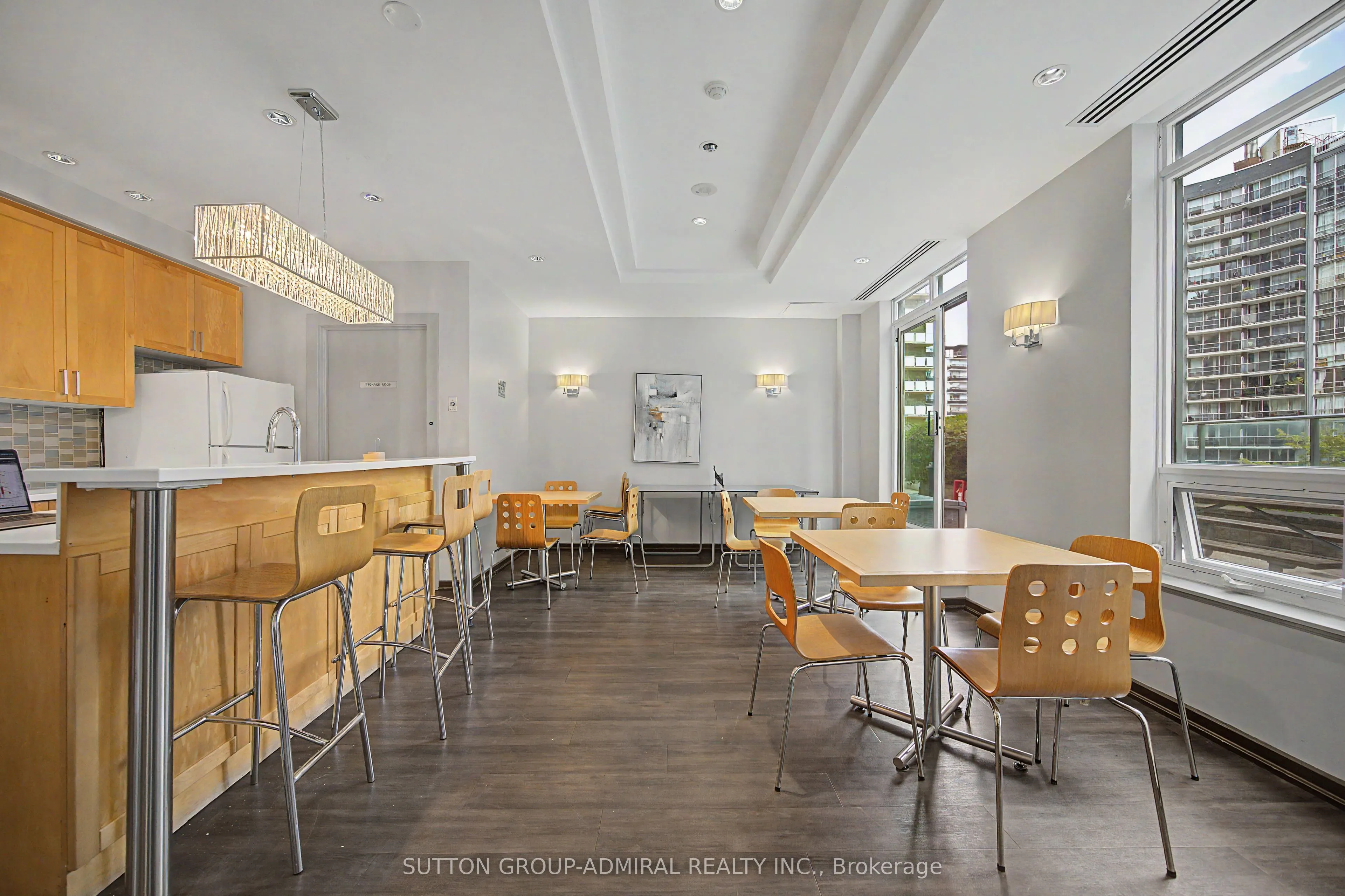 212 Eglinton Avenue #706