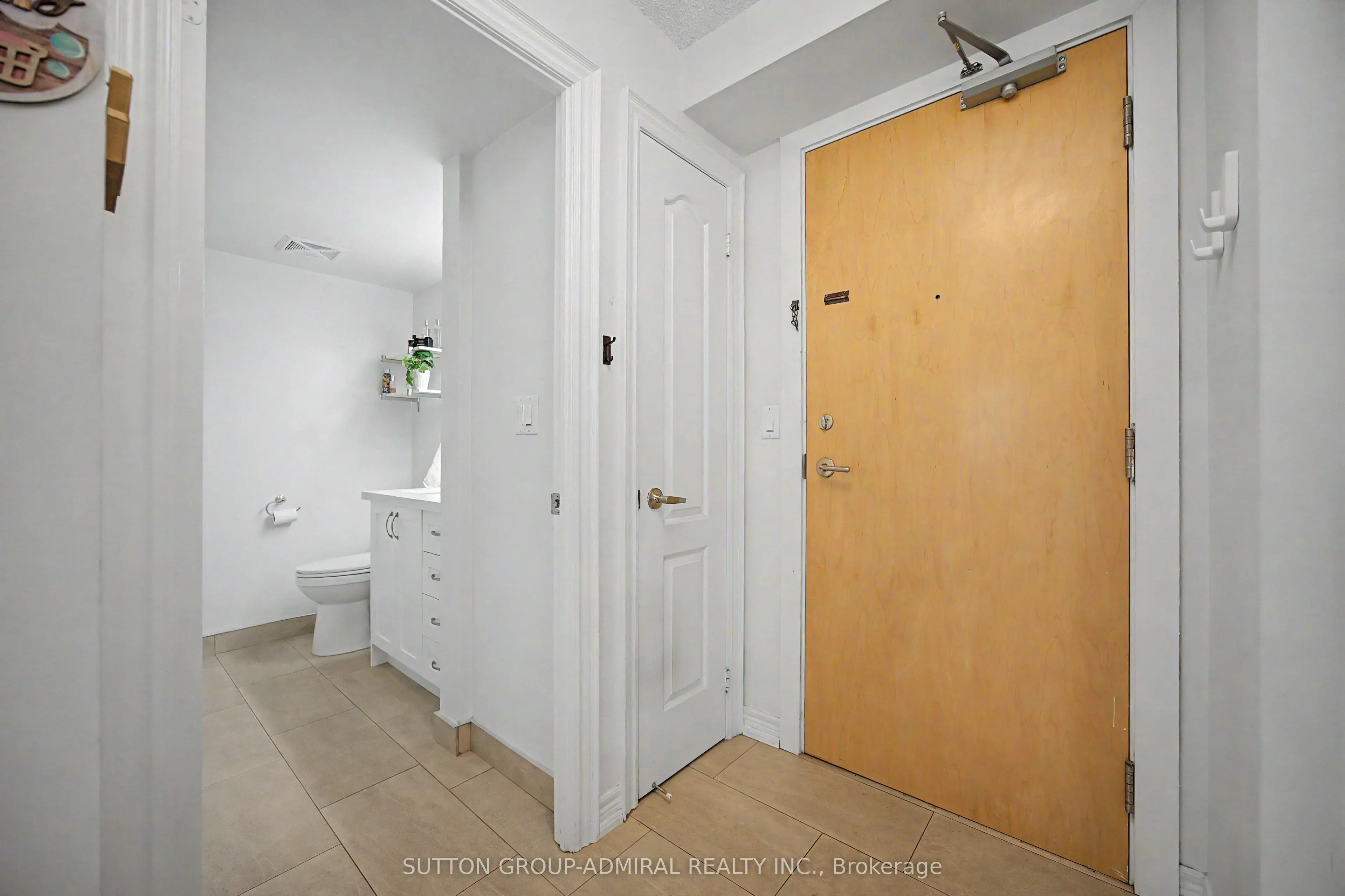 212 Eglinton Avenue #706