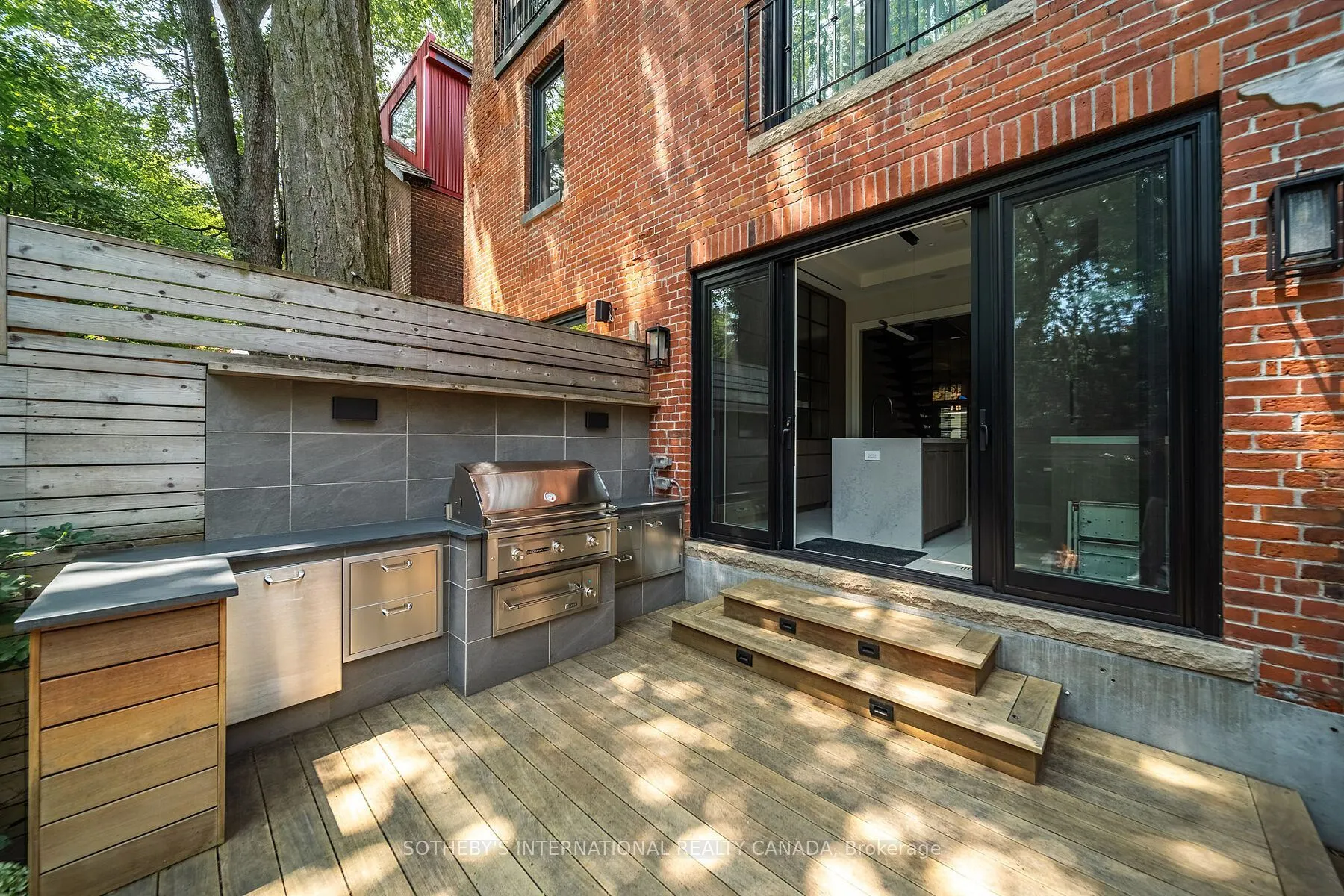 33 Tranby Avenue