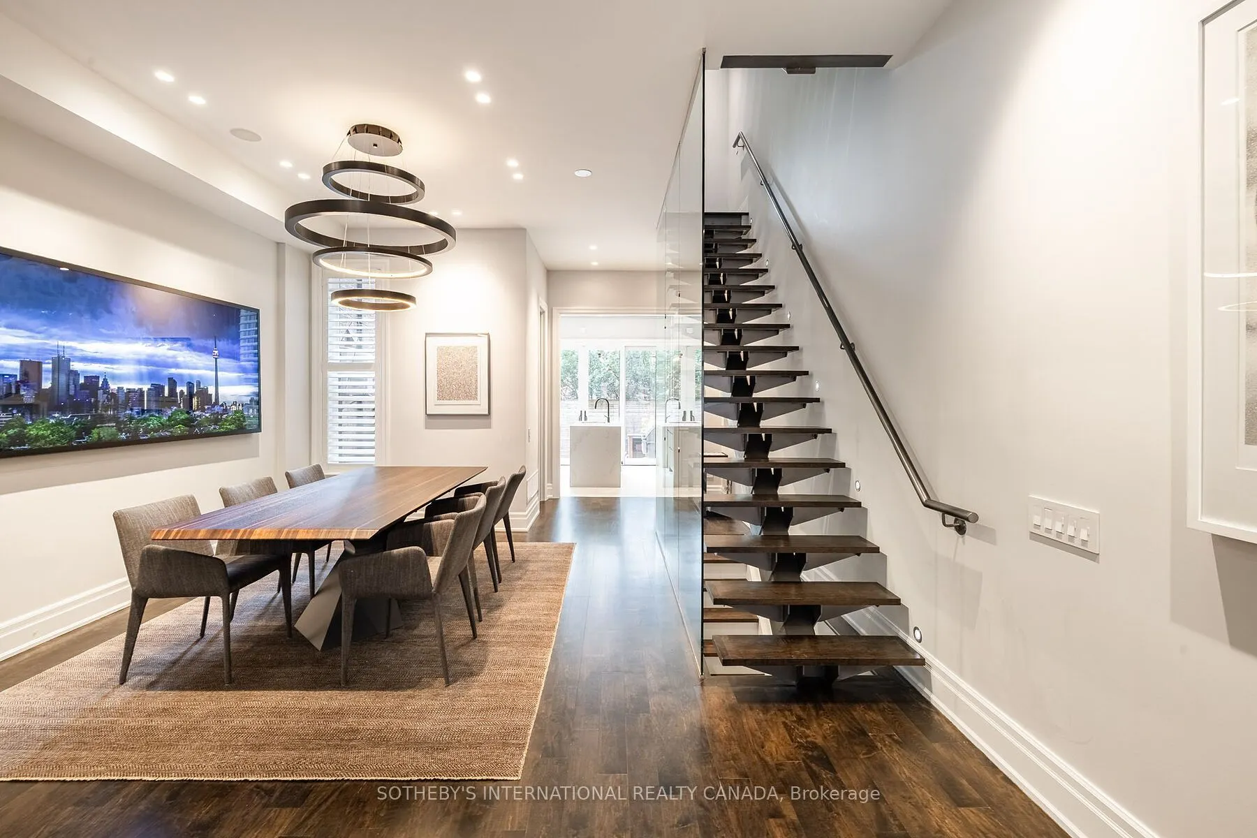 33 Tranby Avenue