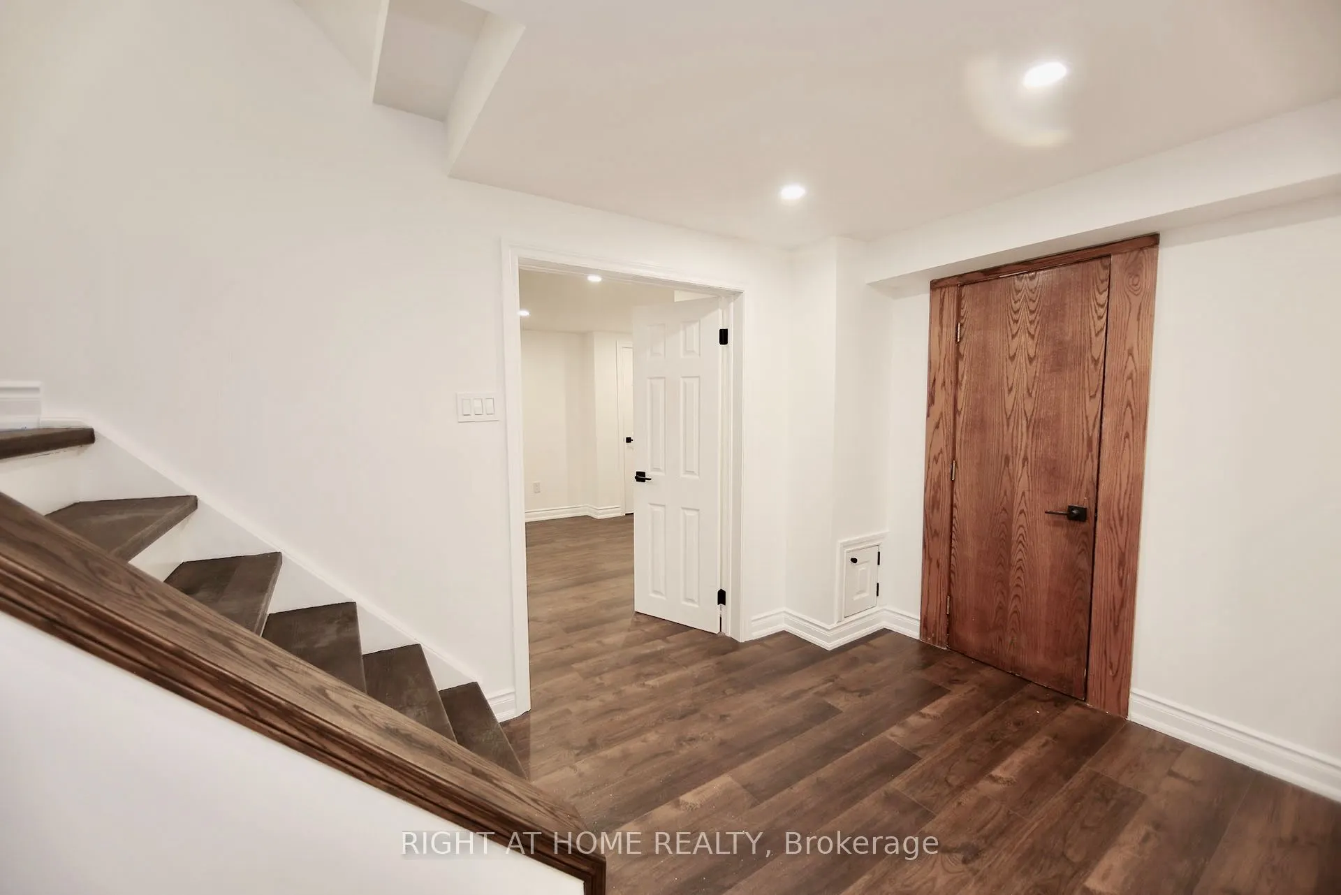 89 Yonge Boulevard
