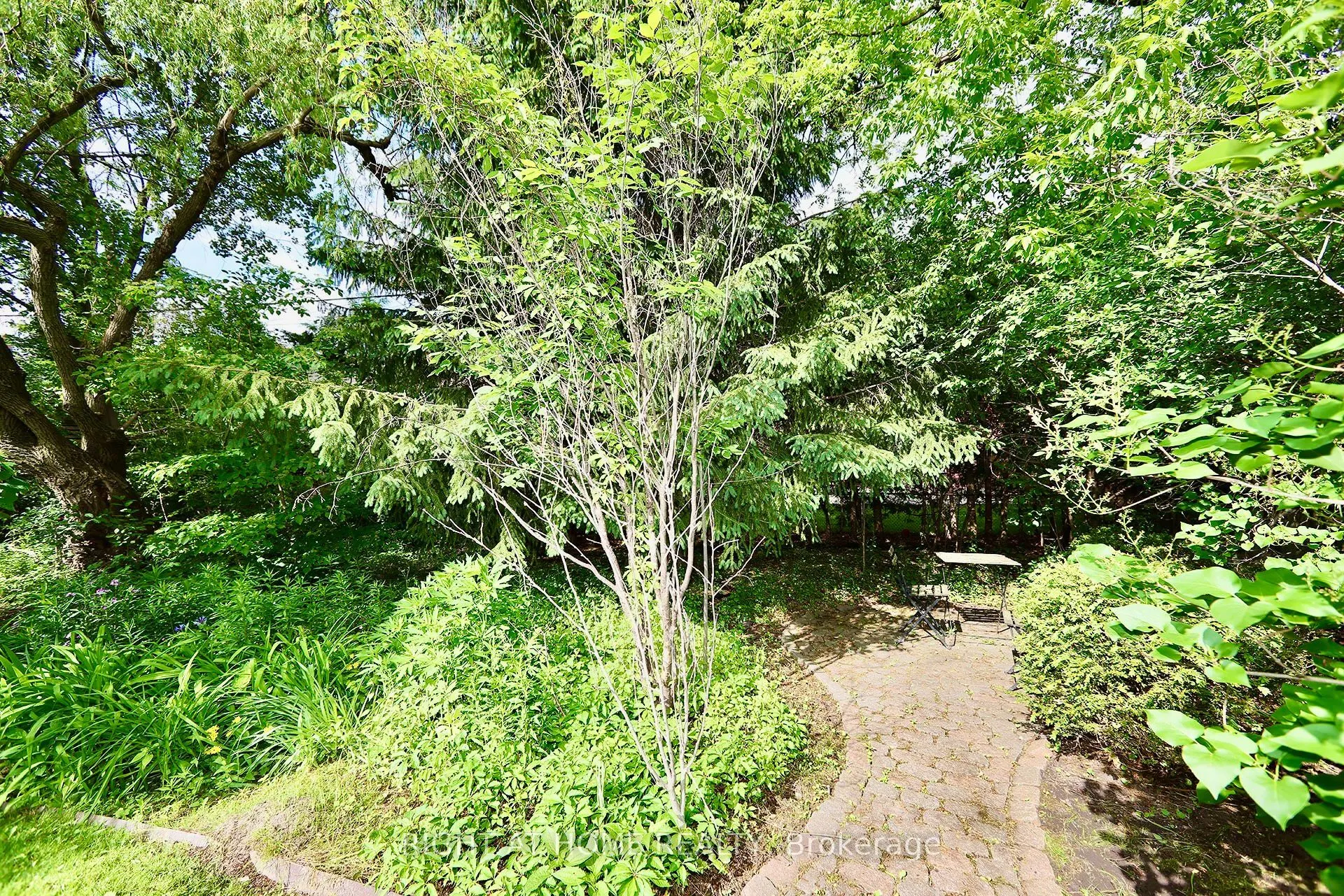 89 Yonge Boulevard
