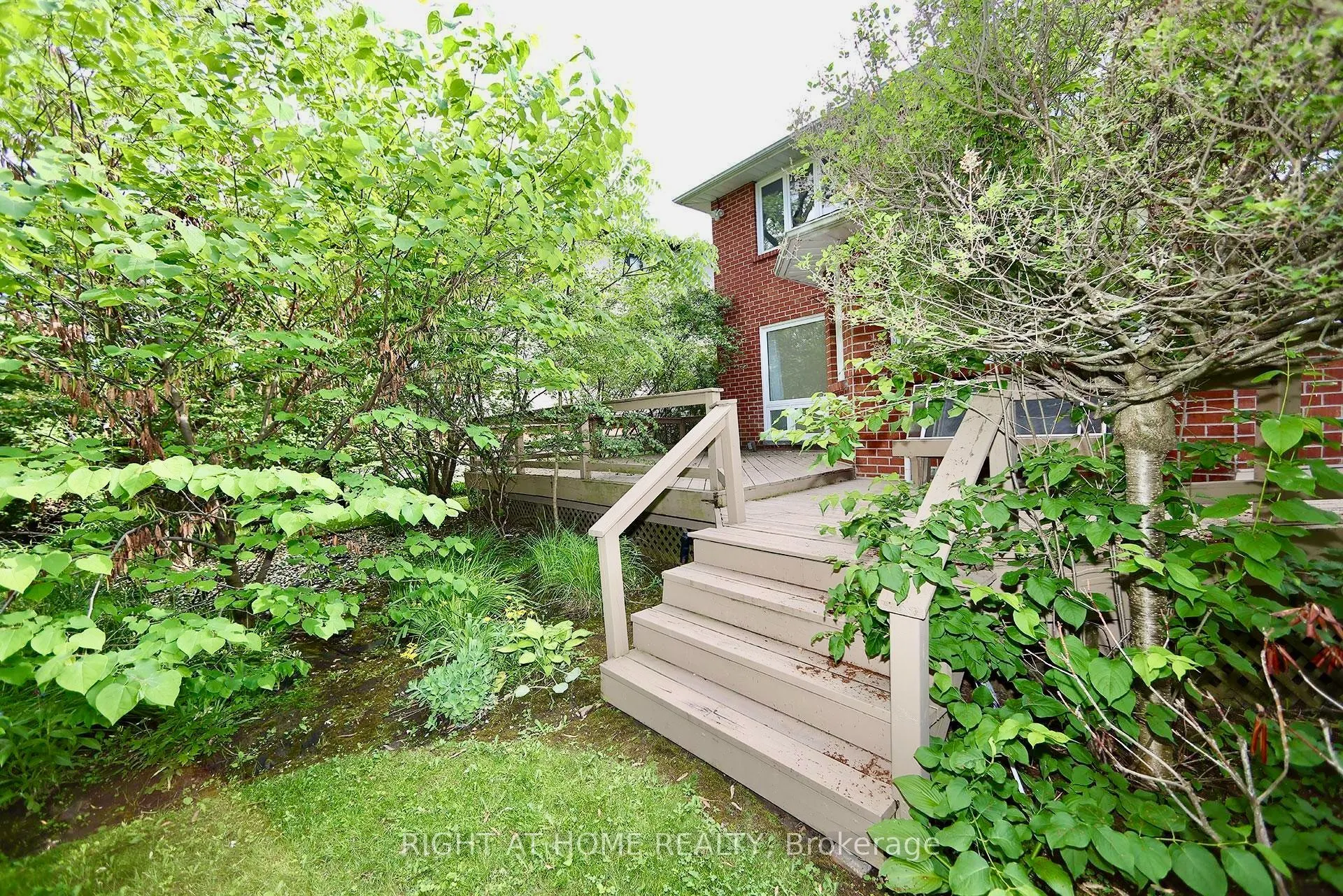 89 Yonge Boulevard