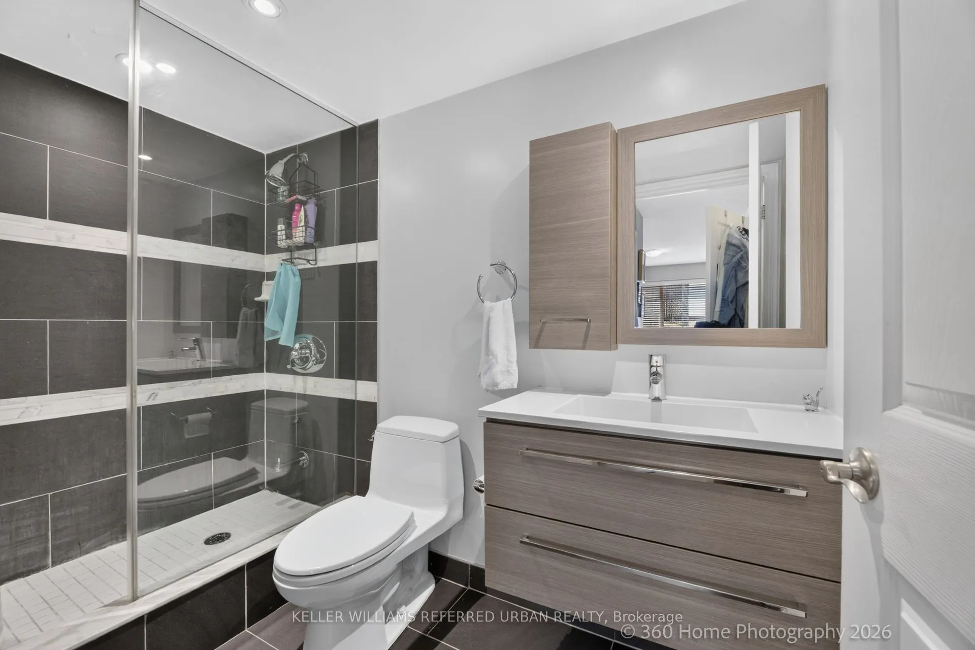 250 Wellington Street W #339