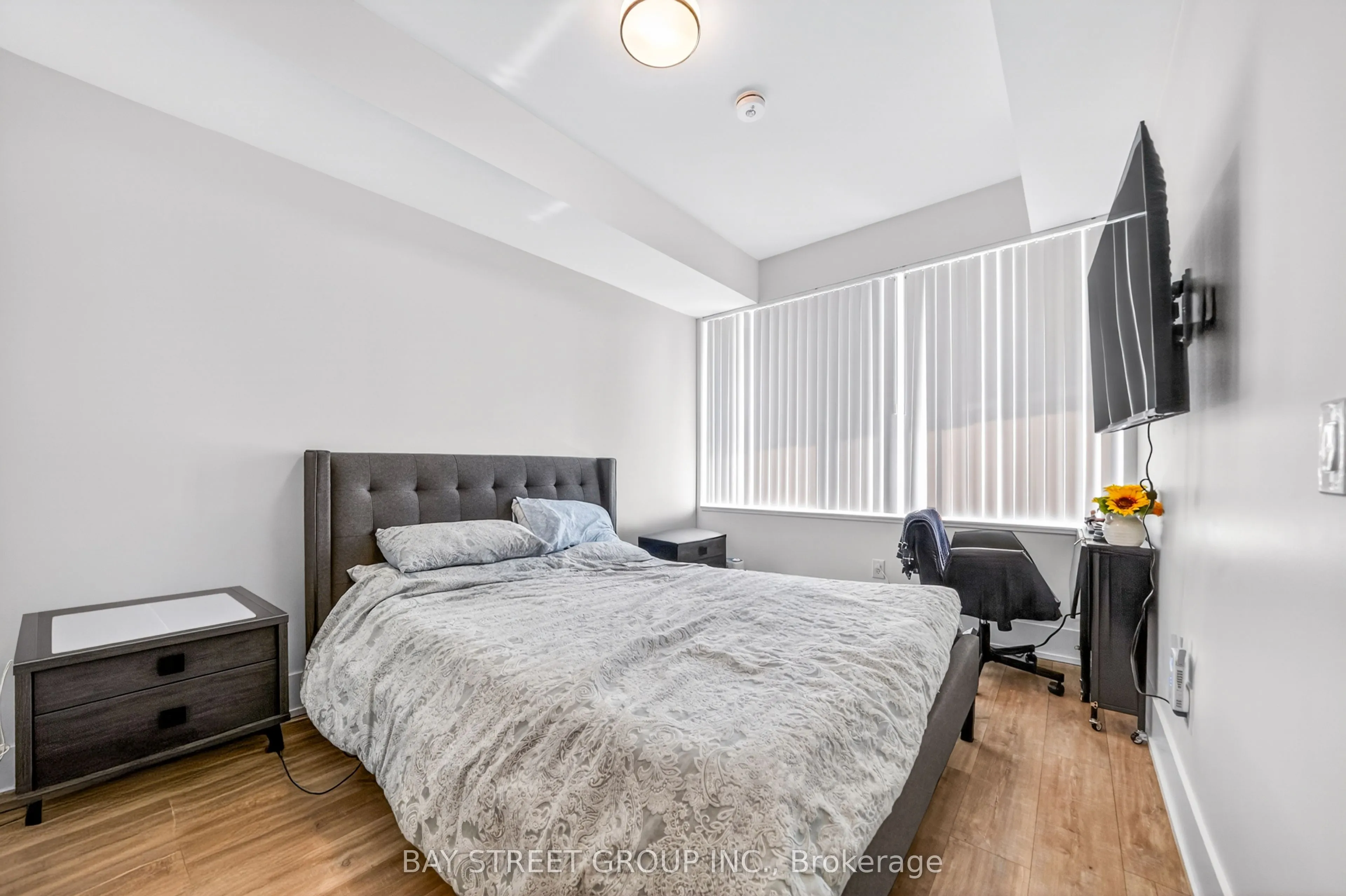 480 Front Street W #801