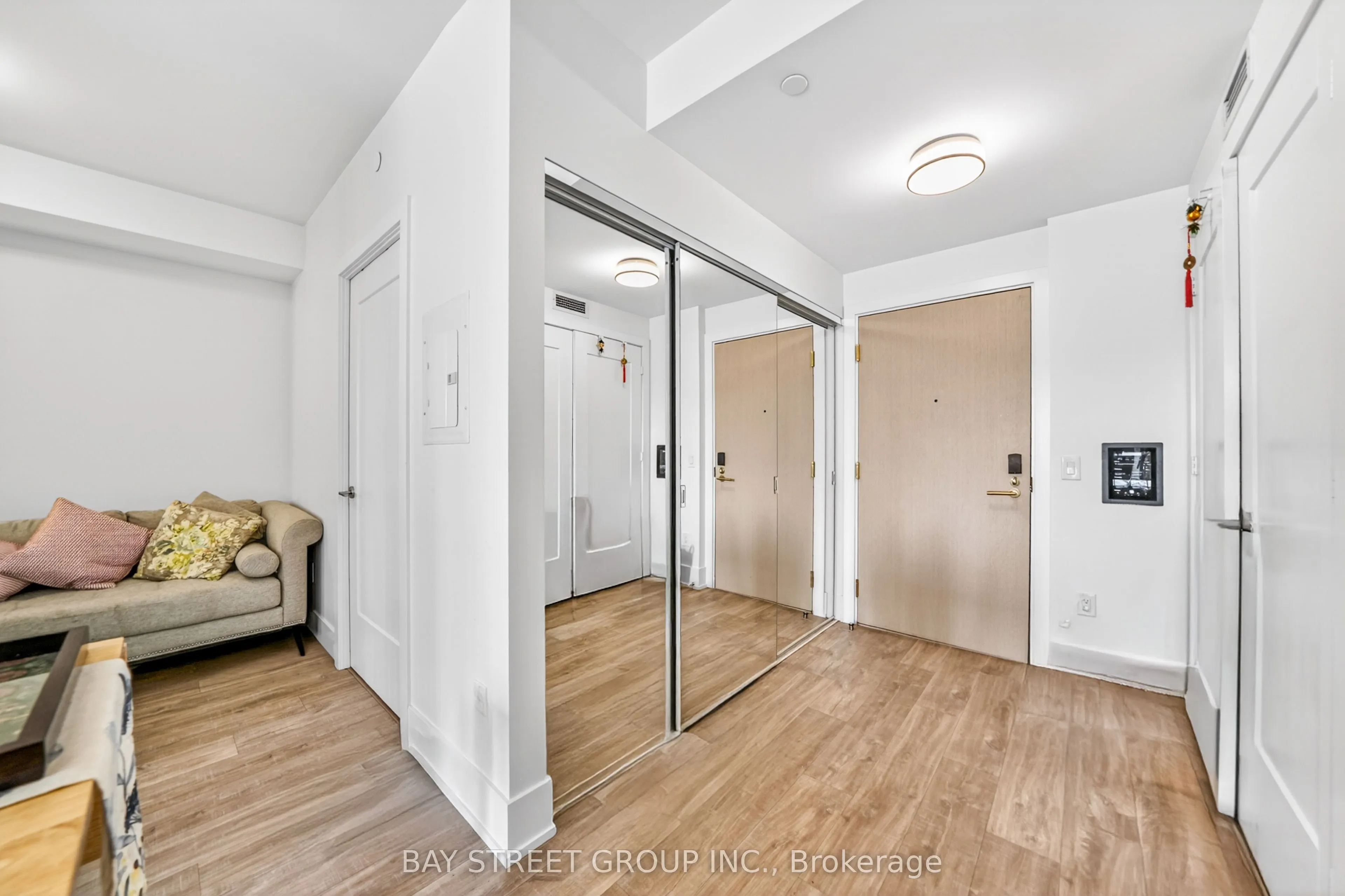 480 Front Street W #801