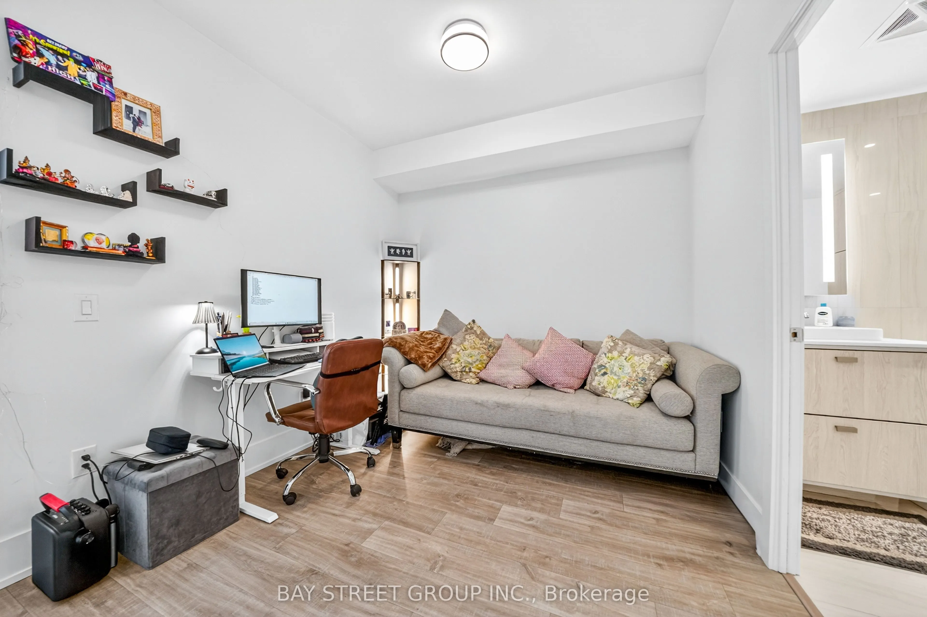 480 Front Street W #801