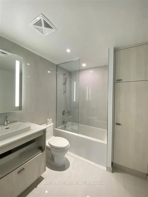 480 Front Street W #801