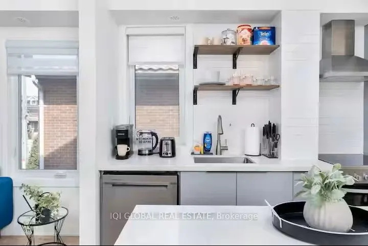 525 Ossington Avenue #2nd Floor