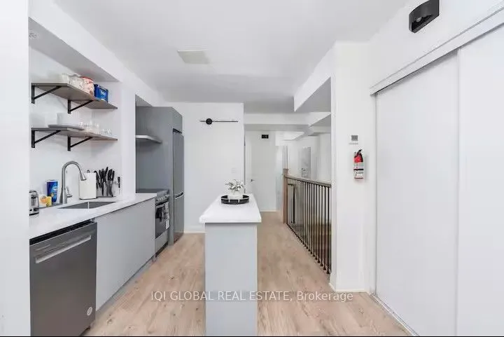 525 Ossington Avenue #2nd Floor