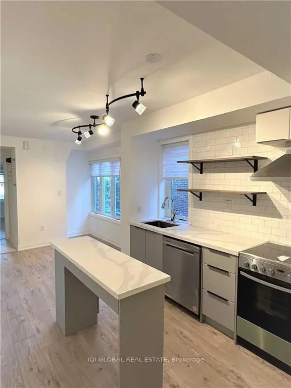 525 Ossington Avenue #Mainfloor