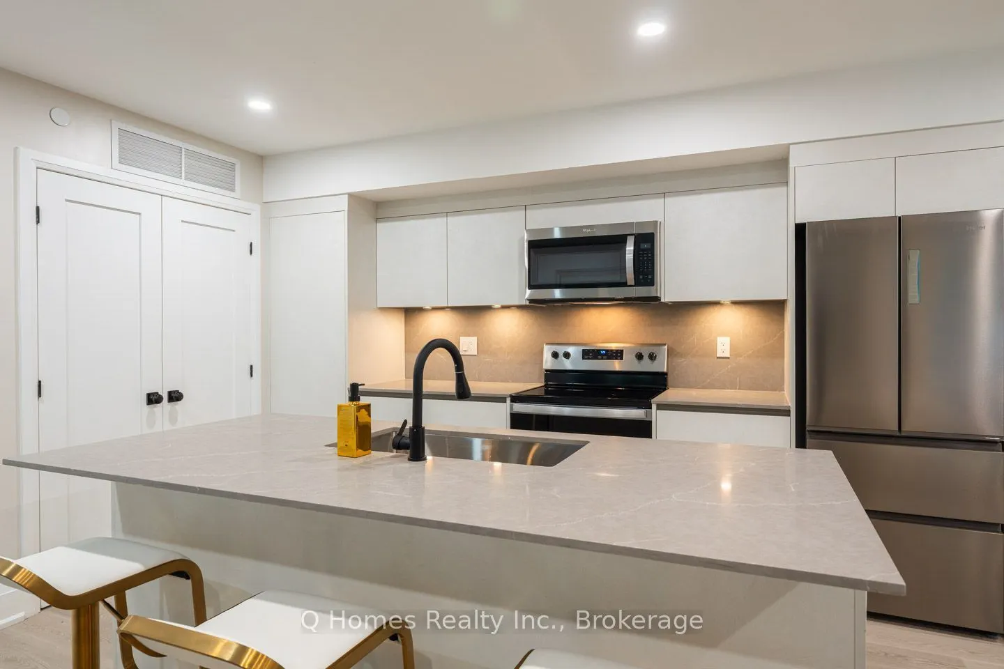 1725 Bathurst Street #101